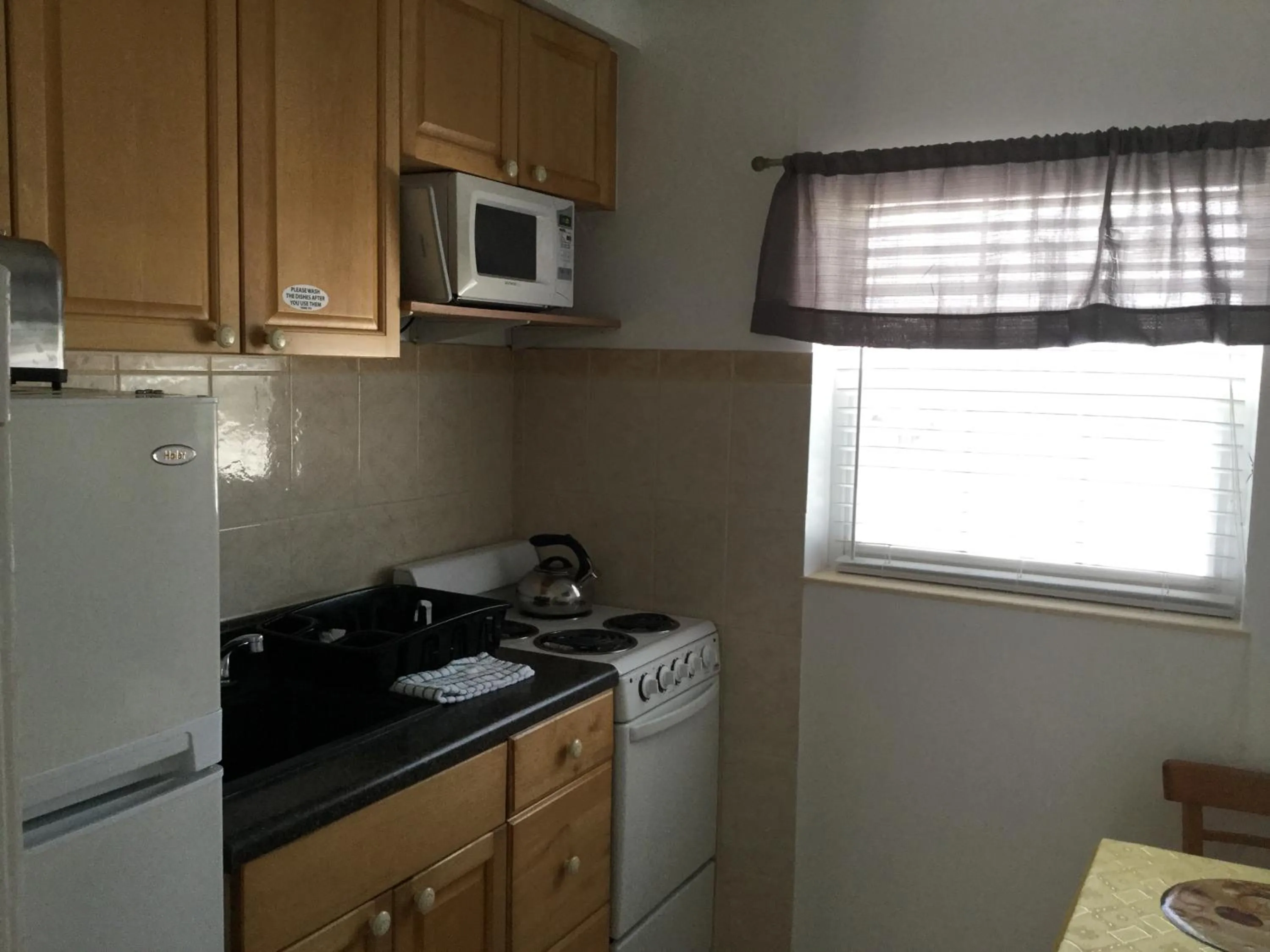 Kitchen or kitchenette in Breakaway Inn Guest House