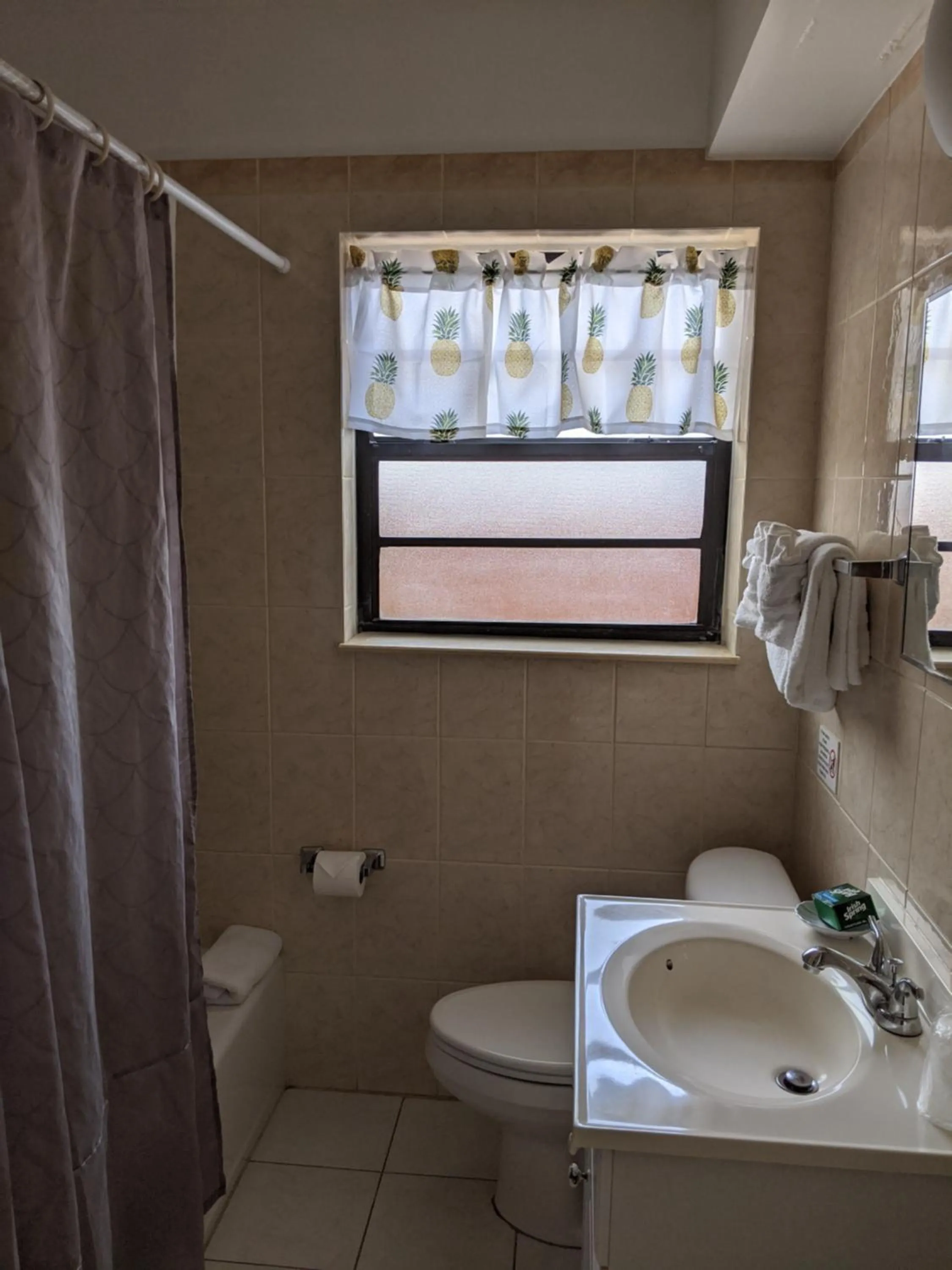 Bathroom in Breakaway Inn Guest House