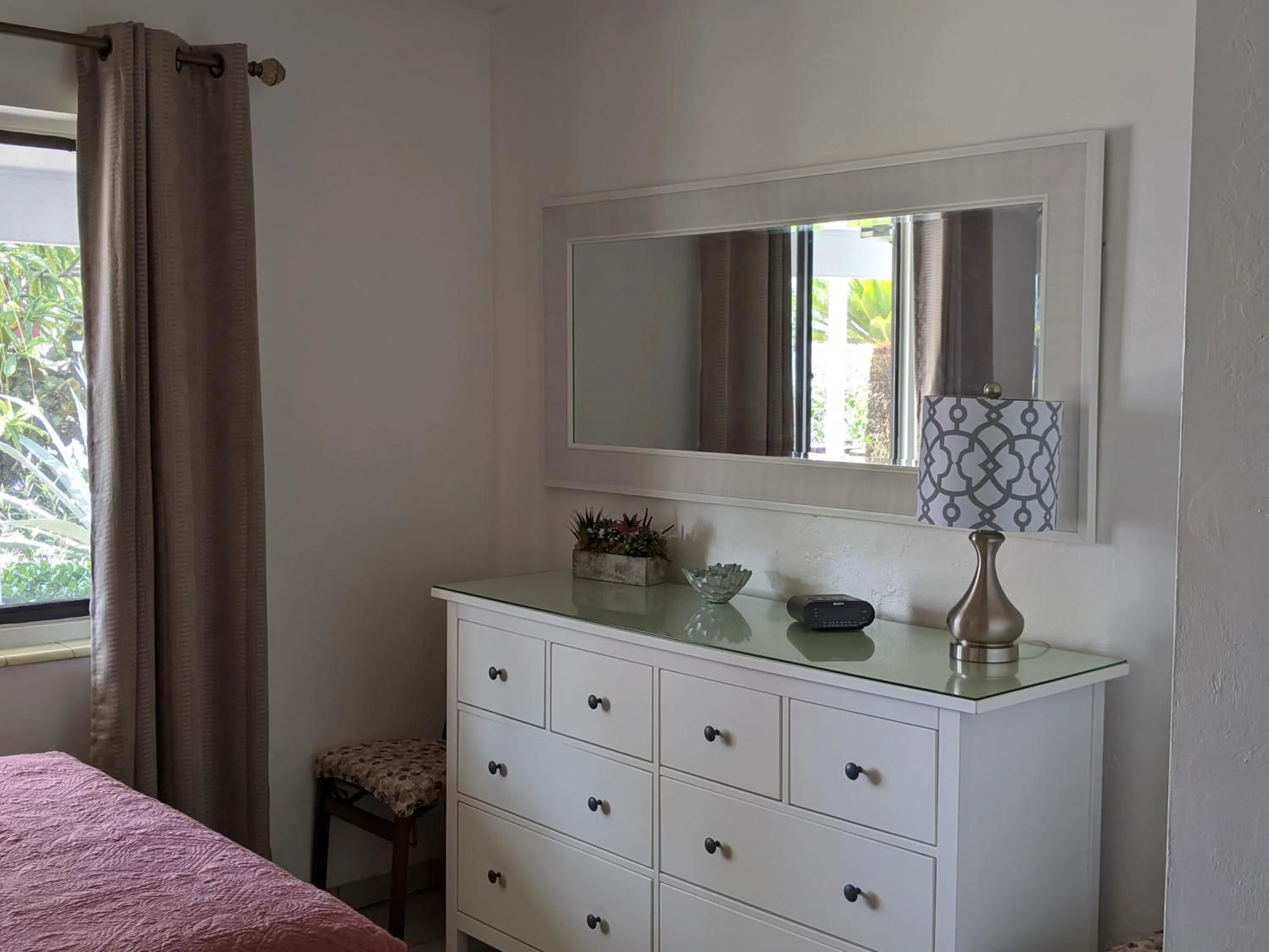 Bedroom, Bed in Breakaway Inn Guest House