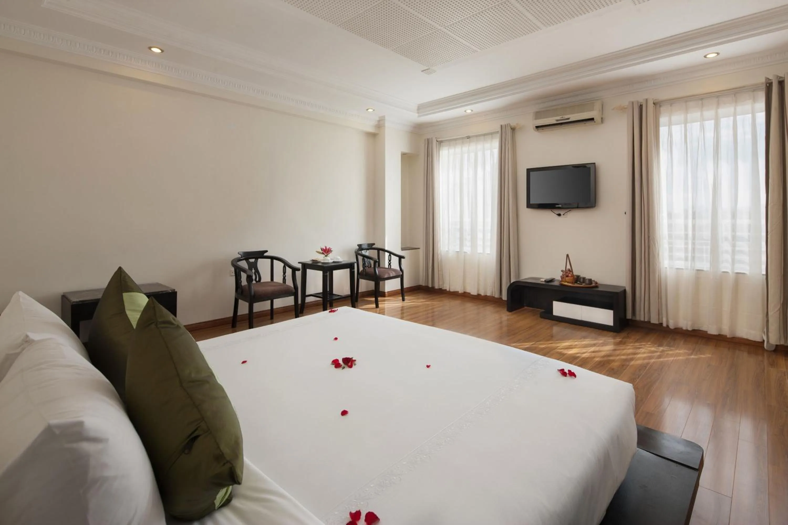 bunk bed, Bed in Serenity Villa Hotel