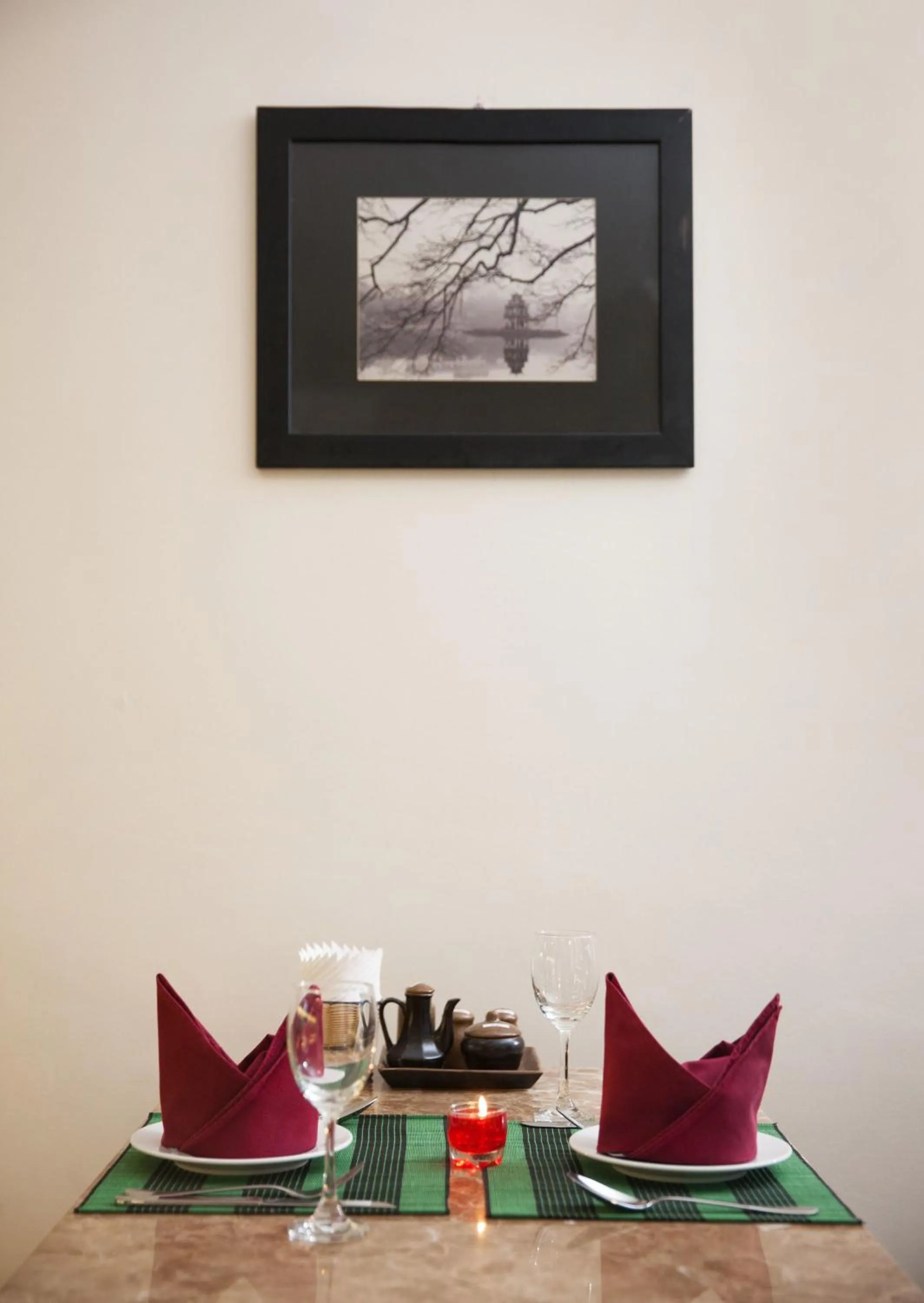 Restaurant/places to eat in Serenity Villa Hotel