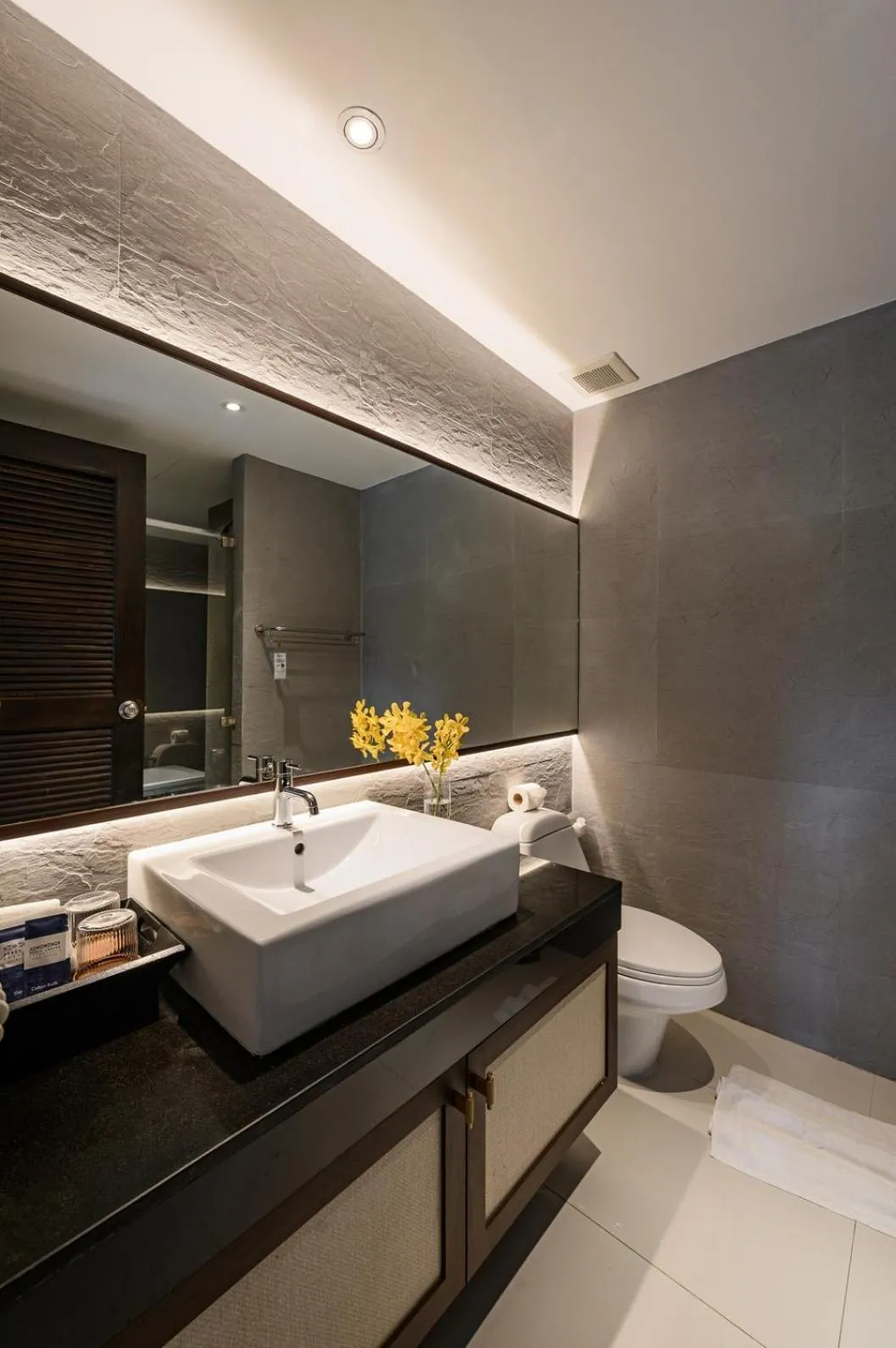 Bathroom in Peace Laguna Resort & Spa