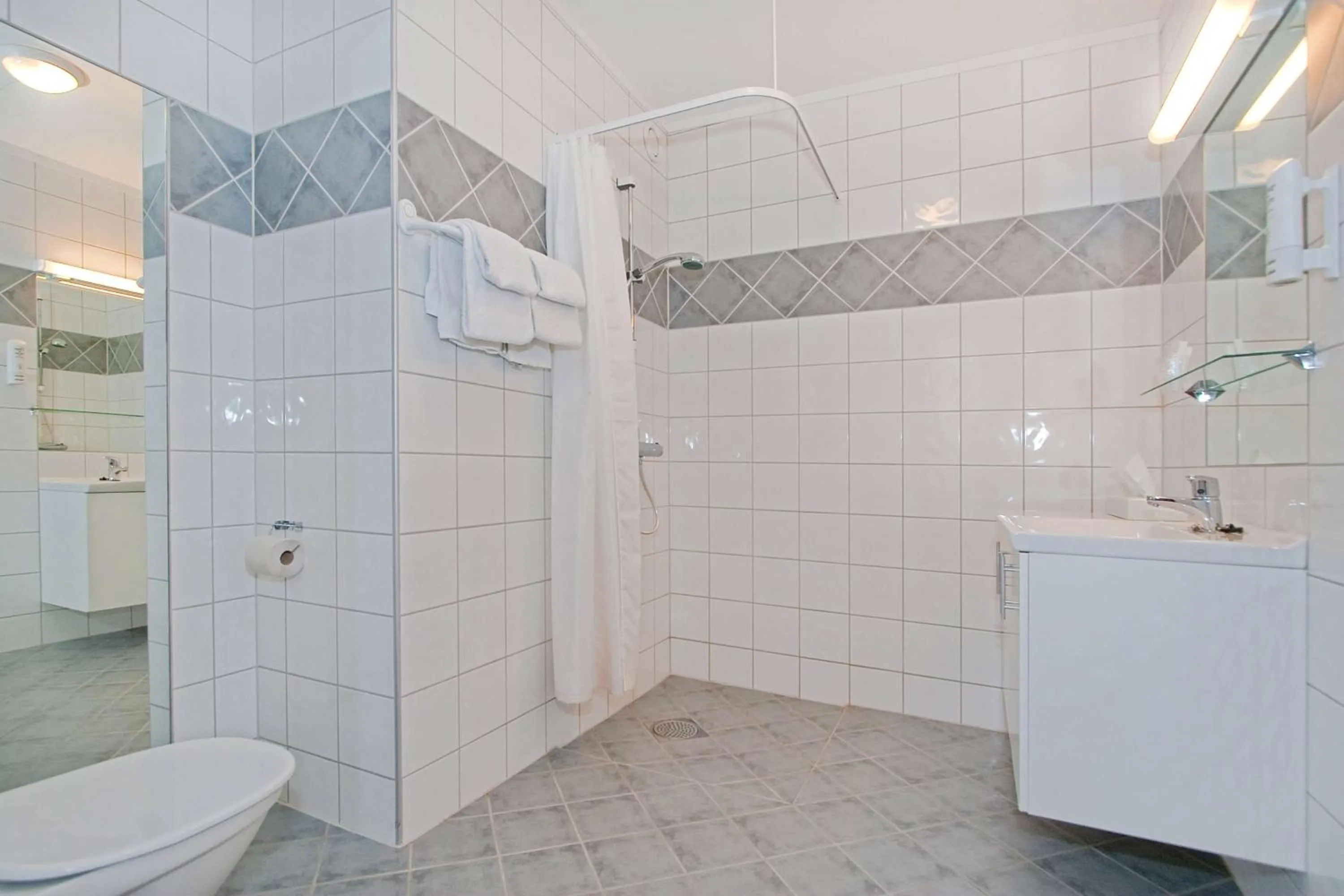 Photo of the whole room in Chesterfield Hotel