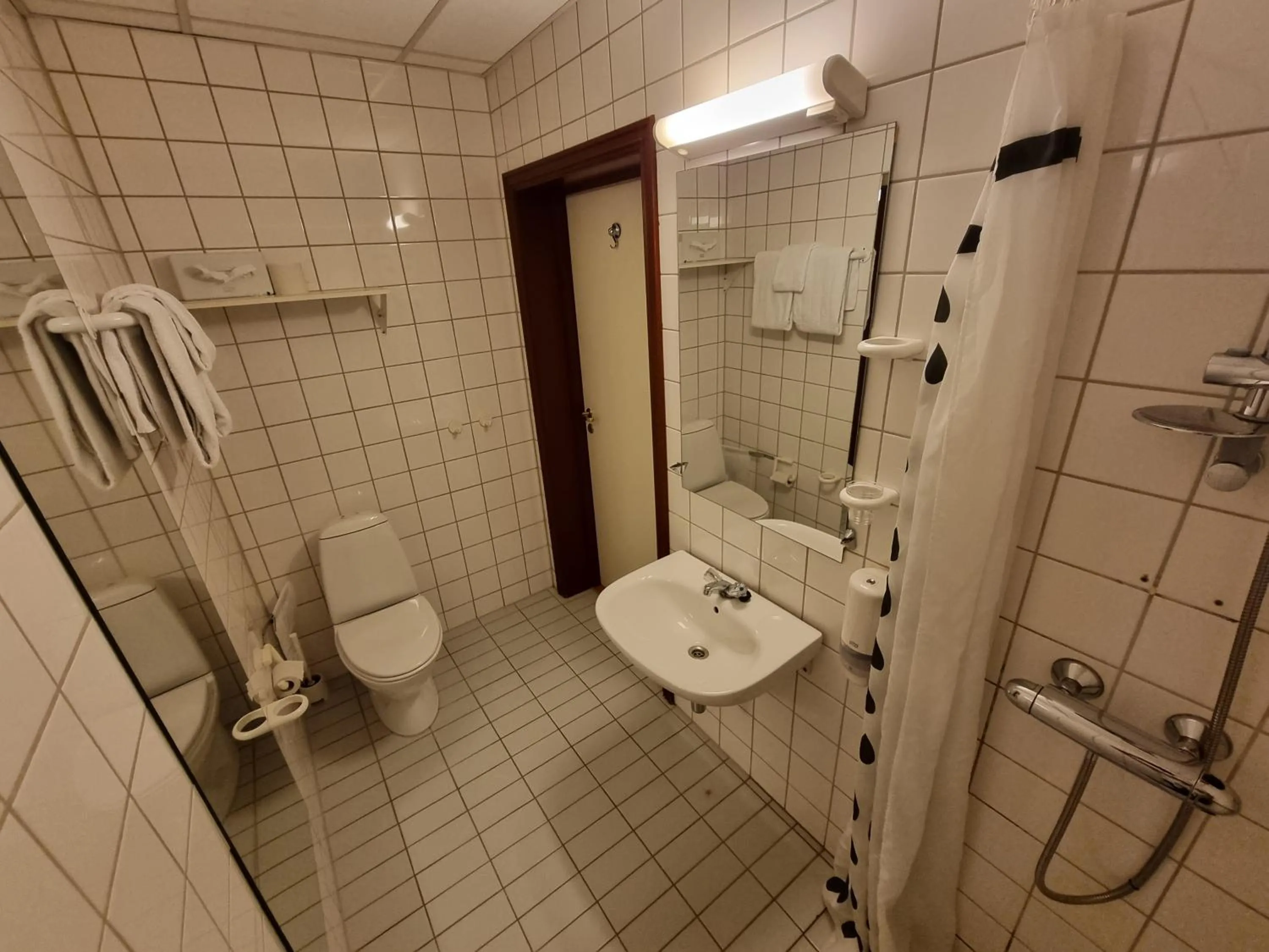 Bathroom in Chesterfield Hotel