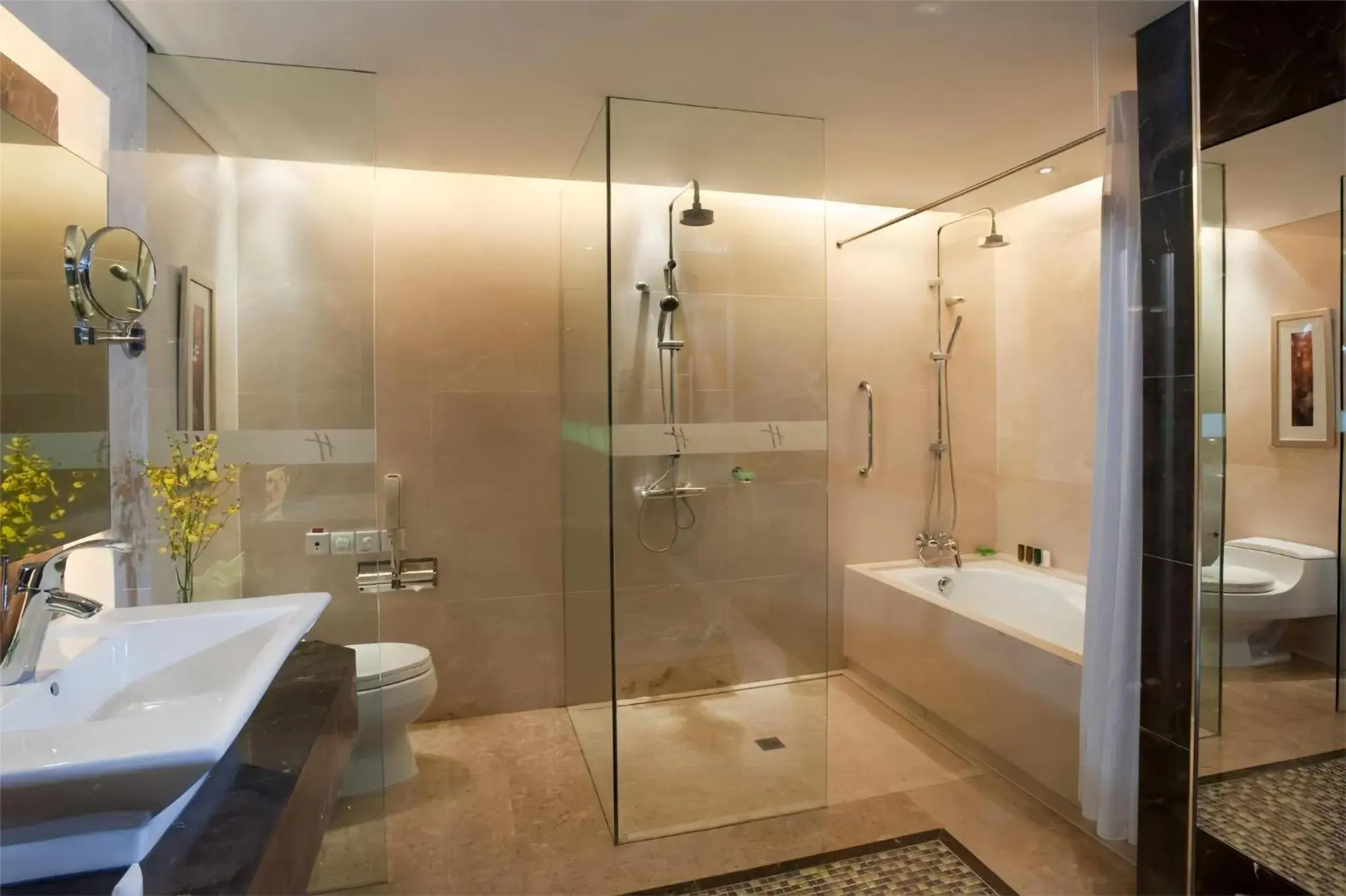 One-Bedroom King Suite in Holiday Inn Shanghai Pudong Nanpu by IHG One-Bedroom King Suite in Holiday Inn Shanghai Pudong Nanpu by IHG