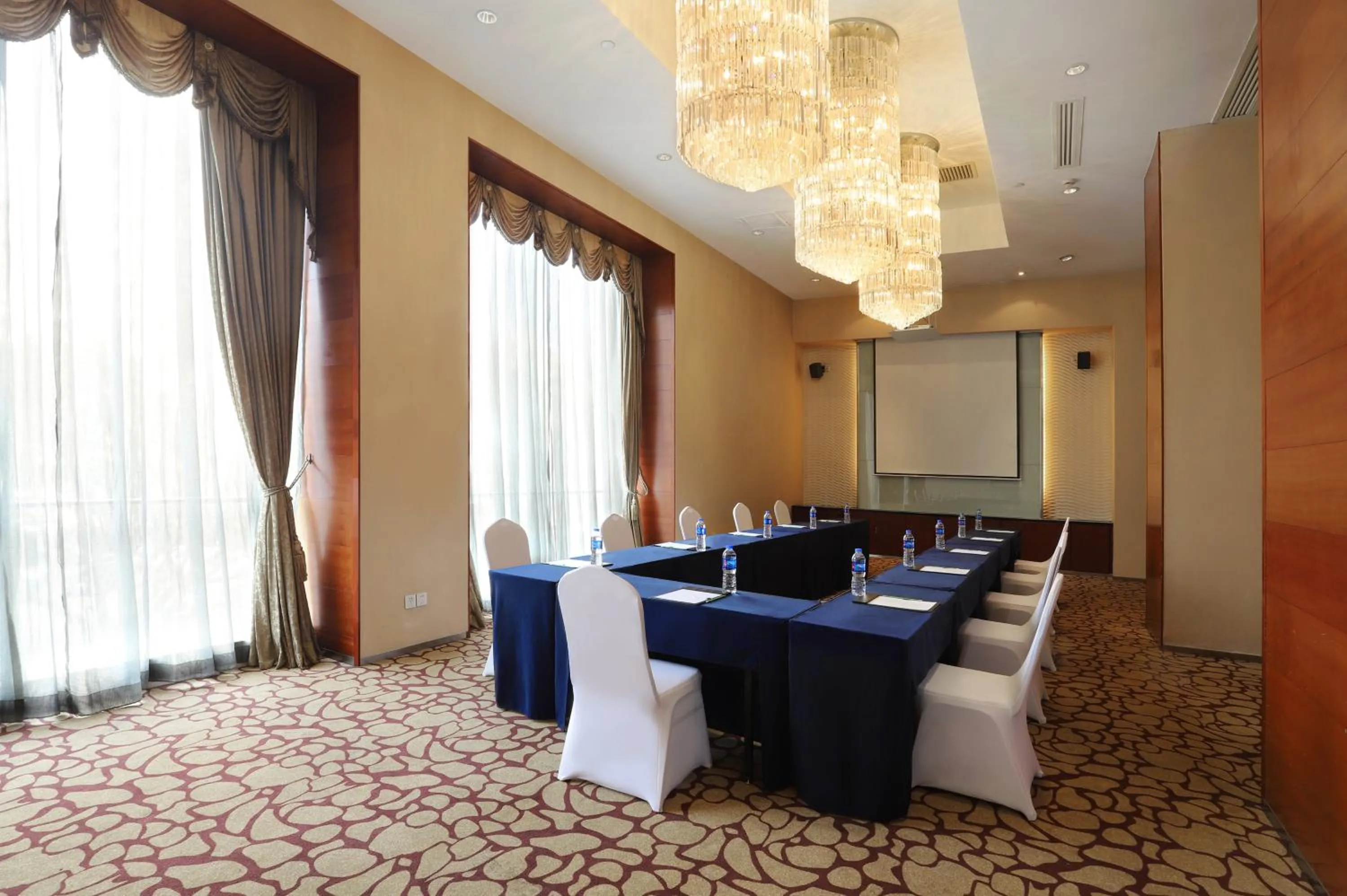 Meeting/conference room in Holiday Inn Shanghai Pudong Nanpu by IHG