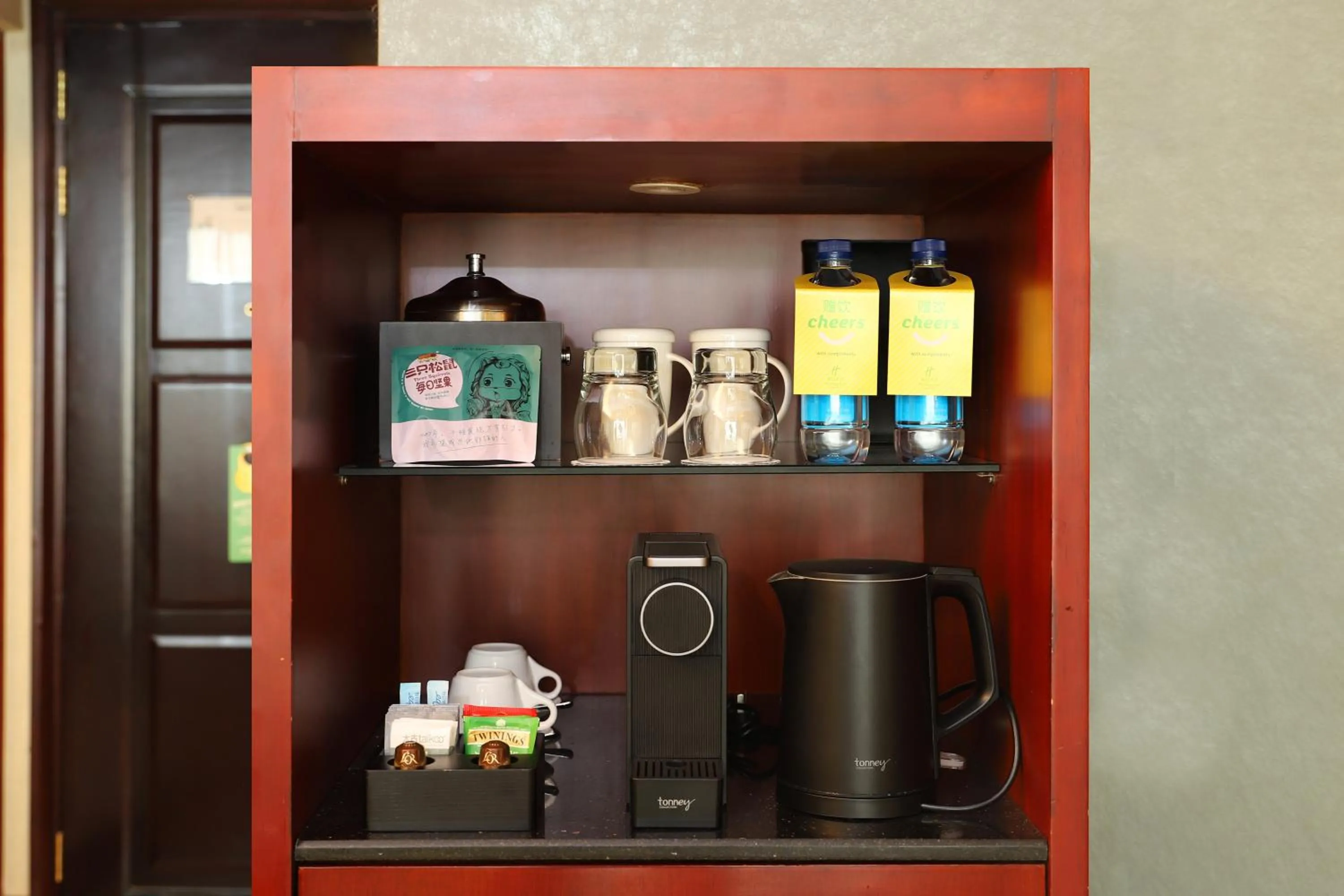 Photo of the whole room in Holiday Inn Shanghai Pudong Nanpu by IHG