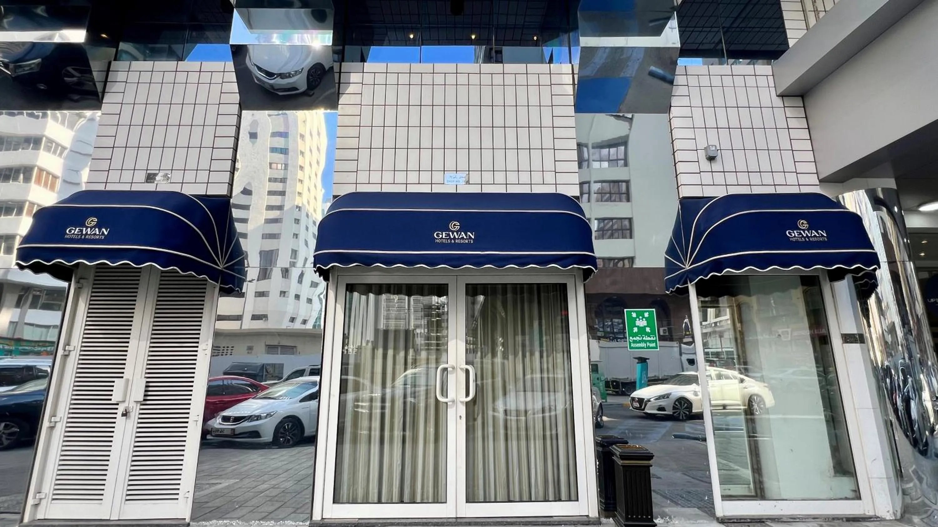 Facade/entrance in Uptown Hotel Apartments Abu Dhabi by Gewan