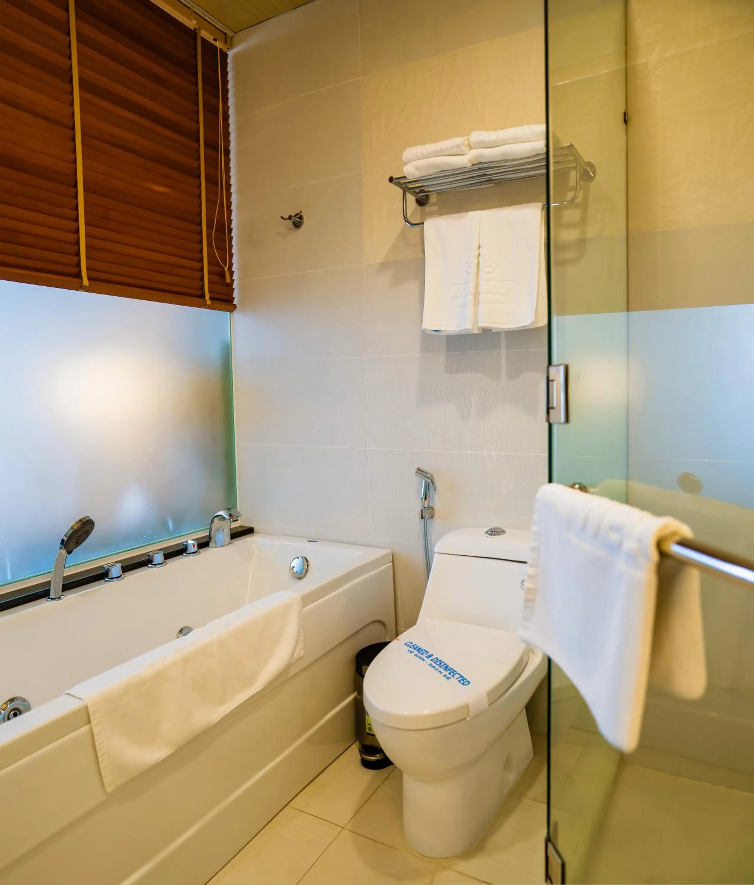 Toilet in Lotus Saigon Hotel