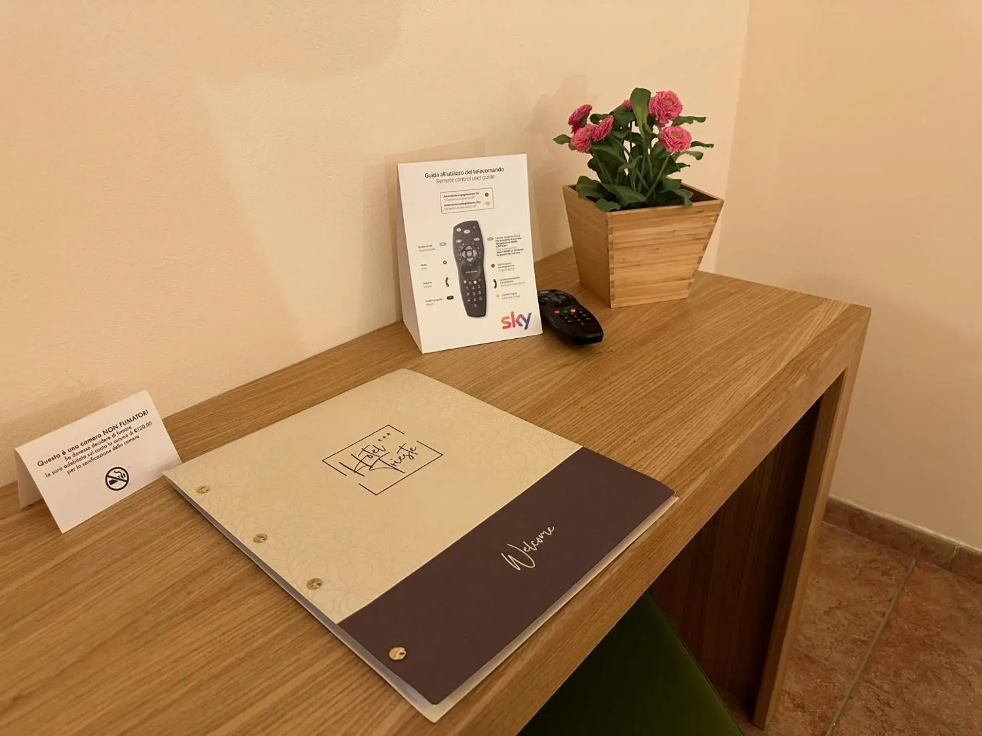 Quadruple Room in Hotel Trieste Quadruple Room in Hotel Trieste