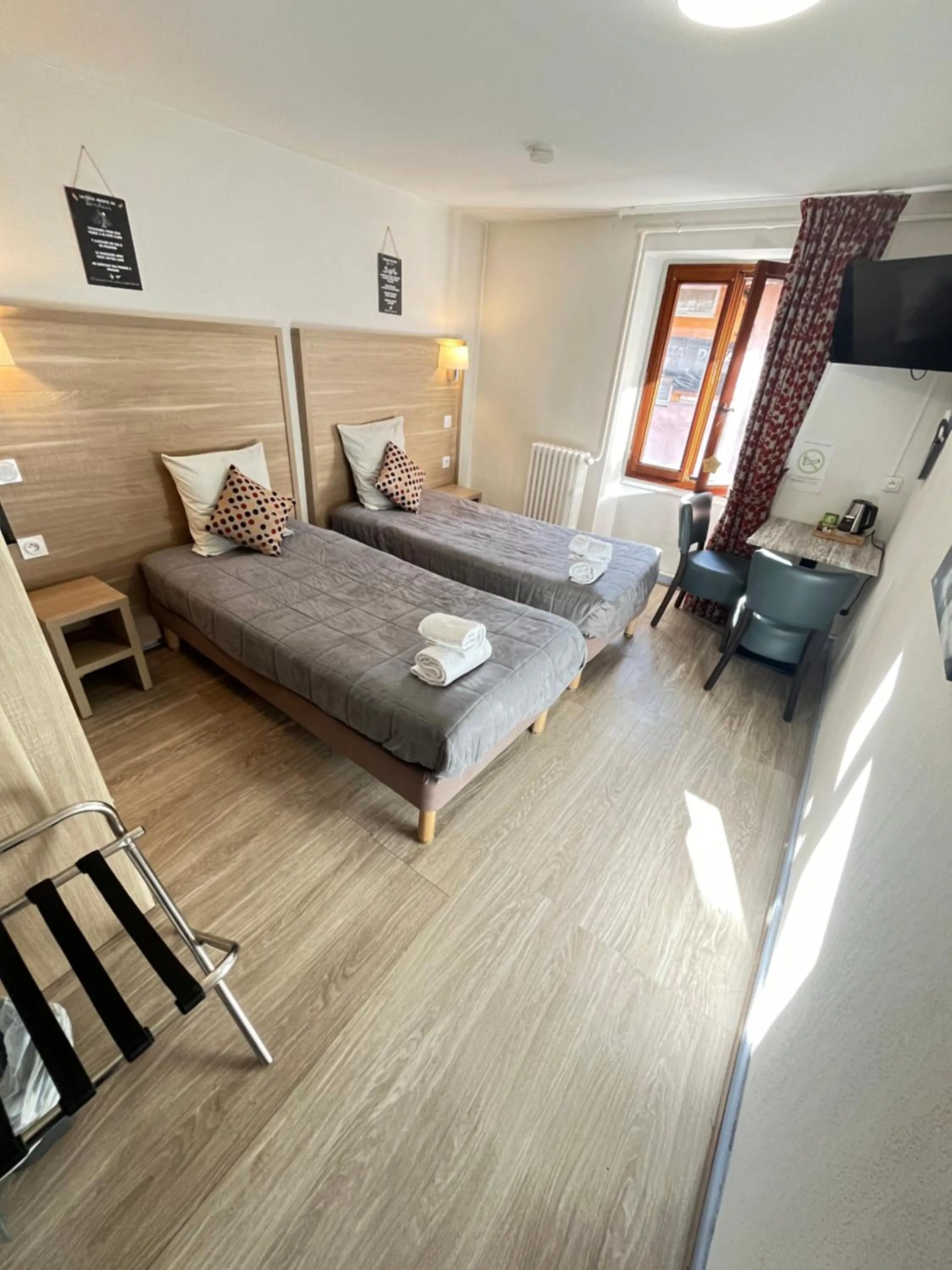 Bed in Hôtel Du Cheval Blanc Barcelonnette