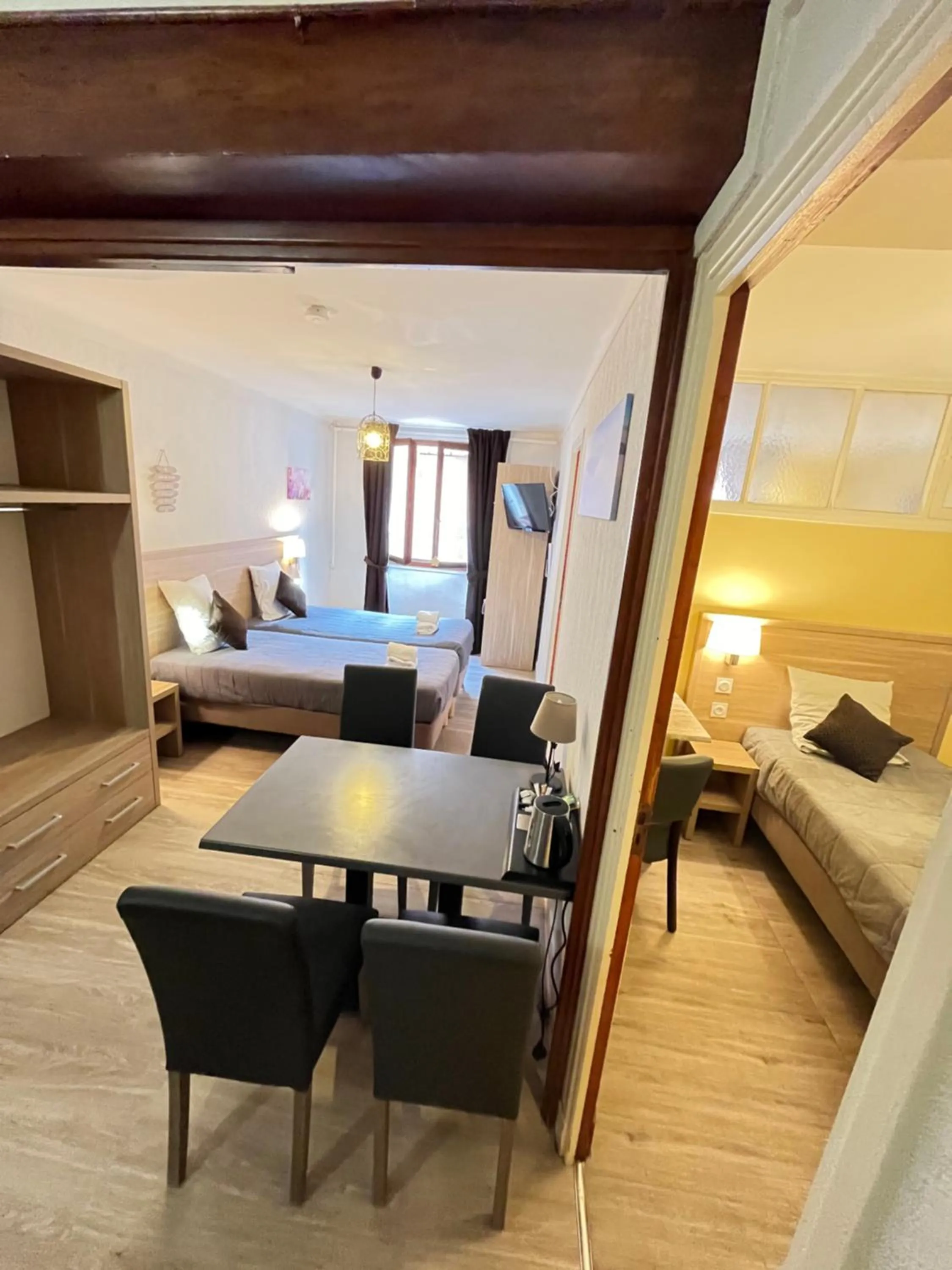 Bed in Hôtel Du Cheval Blanc Barcelonnette