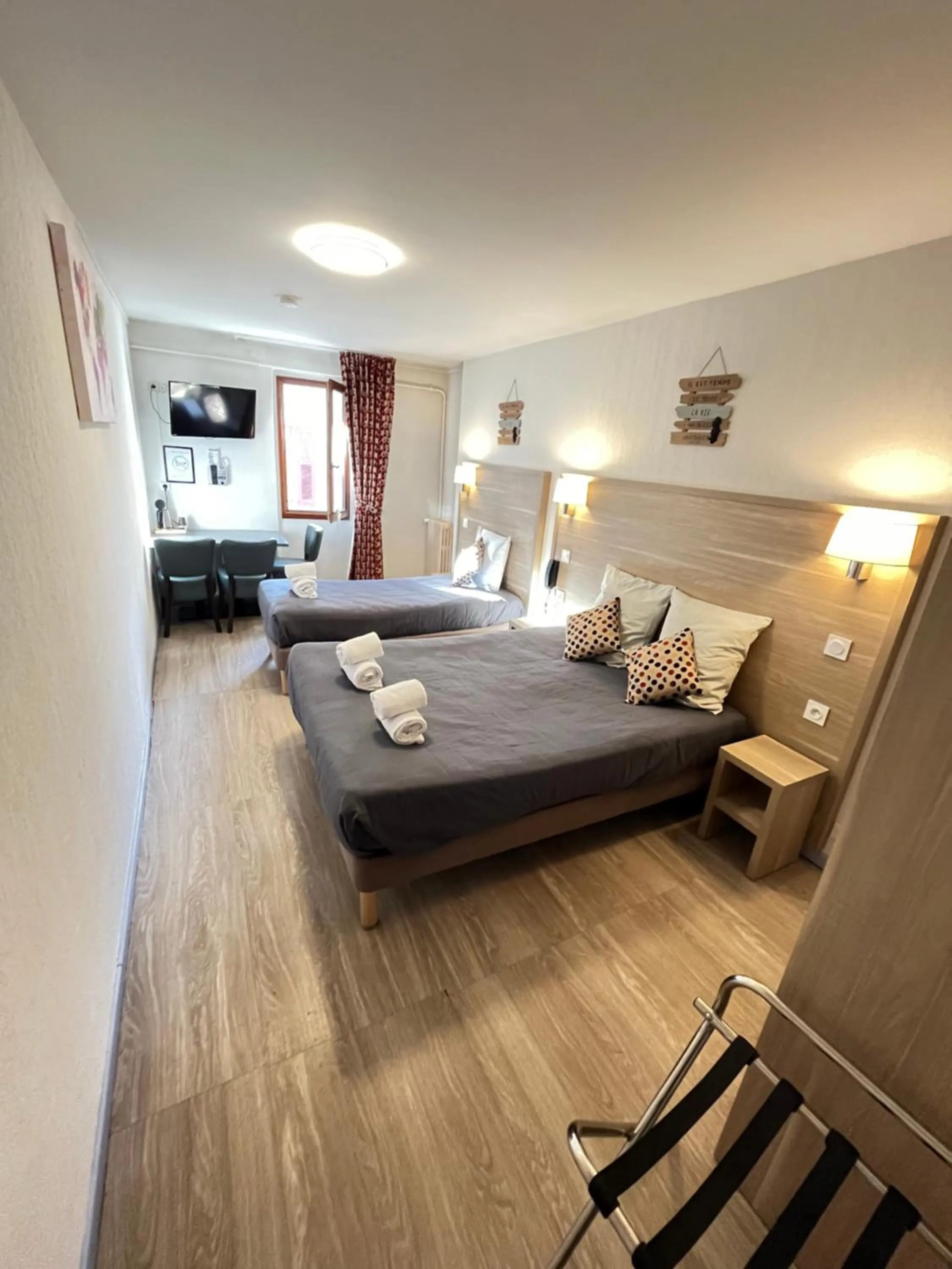 Bed in Hôtel Du Cheval Blanc Barcelonnette