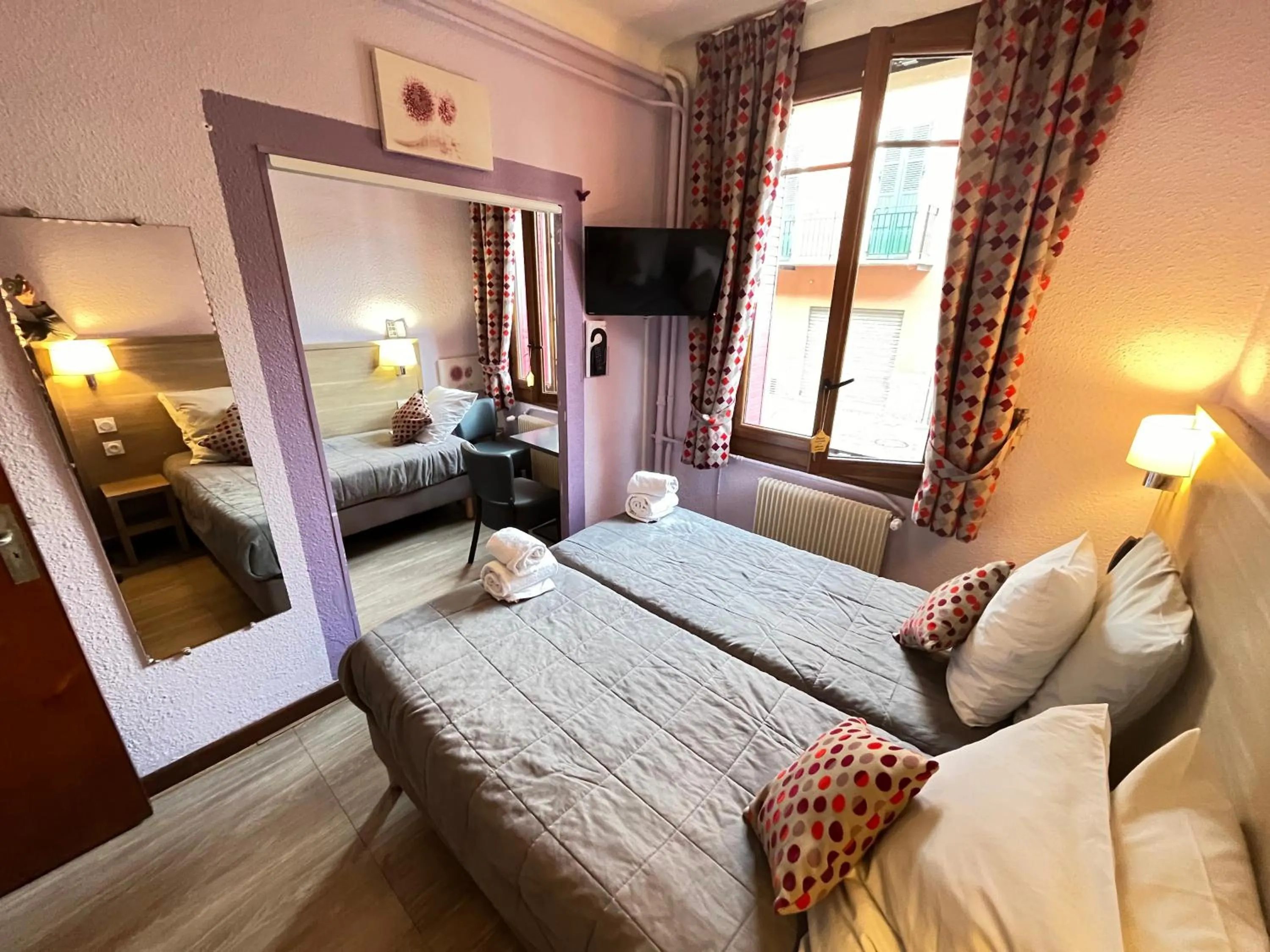 Bed in Hôtel Du Cheval Blanc Barcelonnette