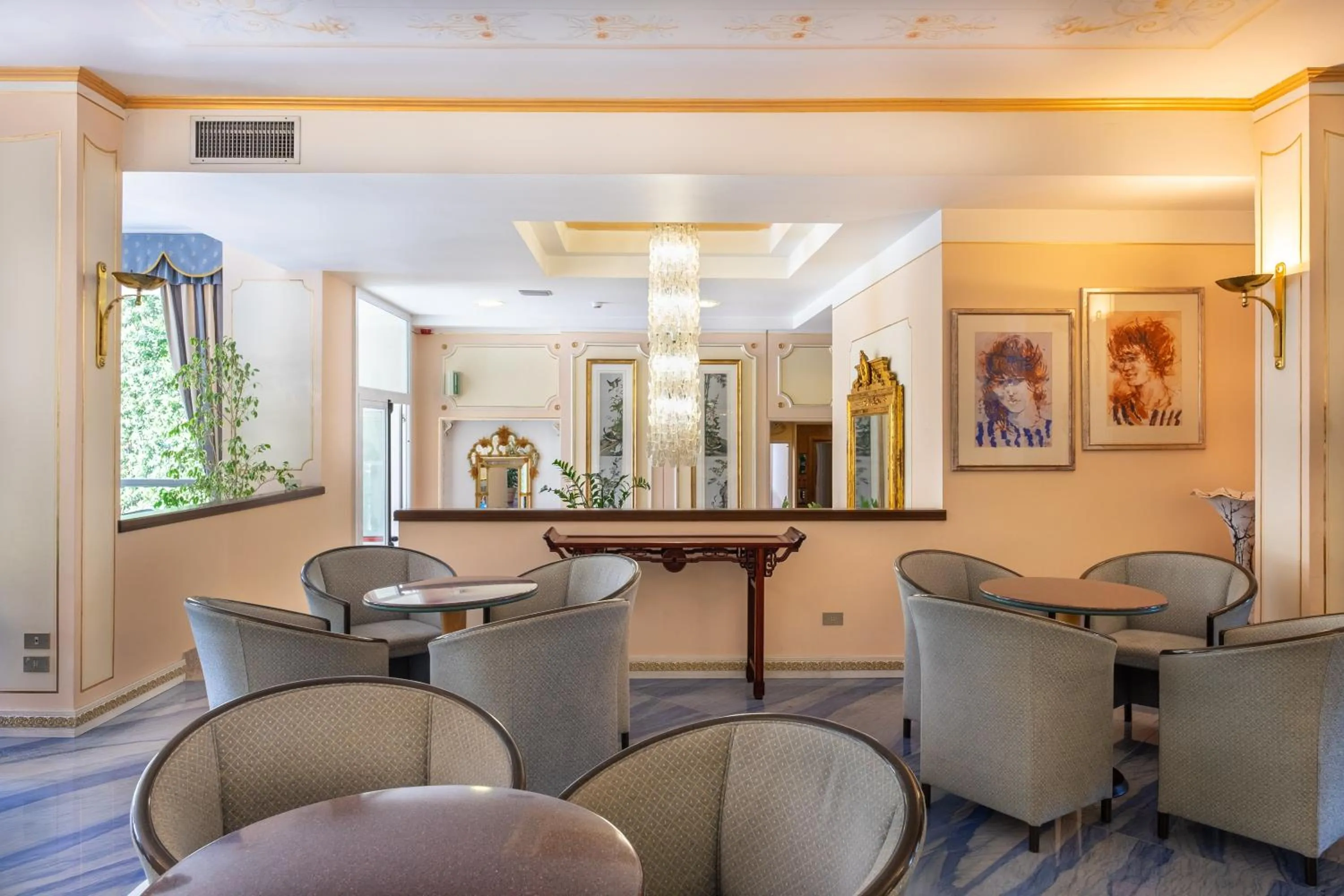 Seating area in Hotel Astoria