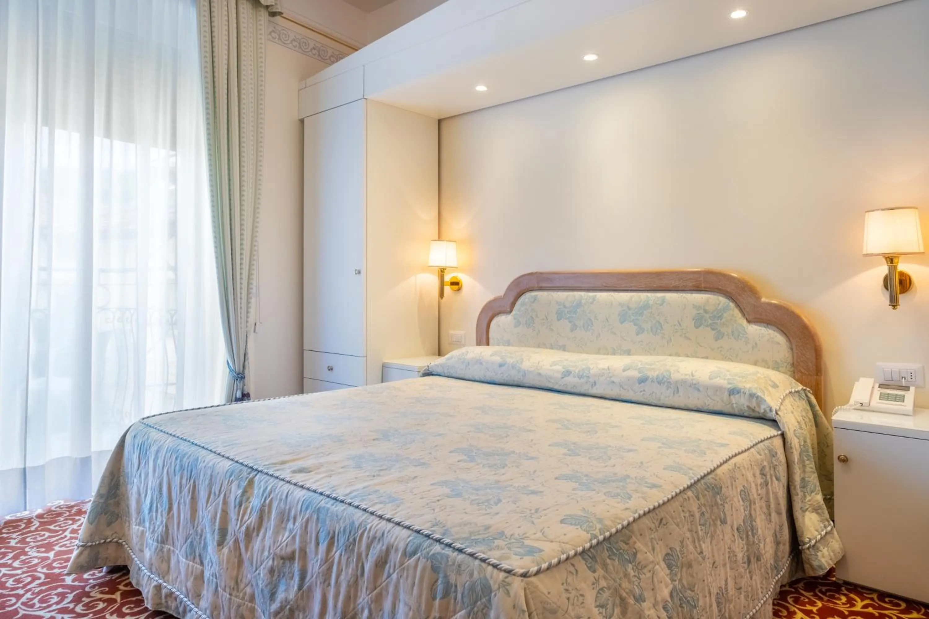 Bedroom, Bed in Hotel Astoria