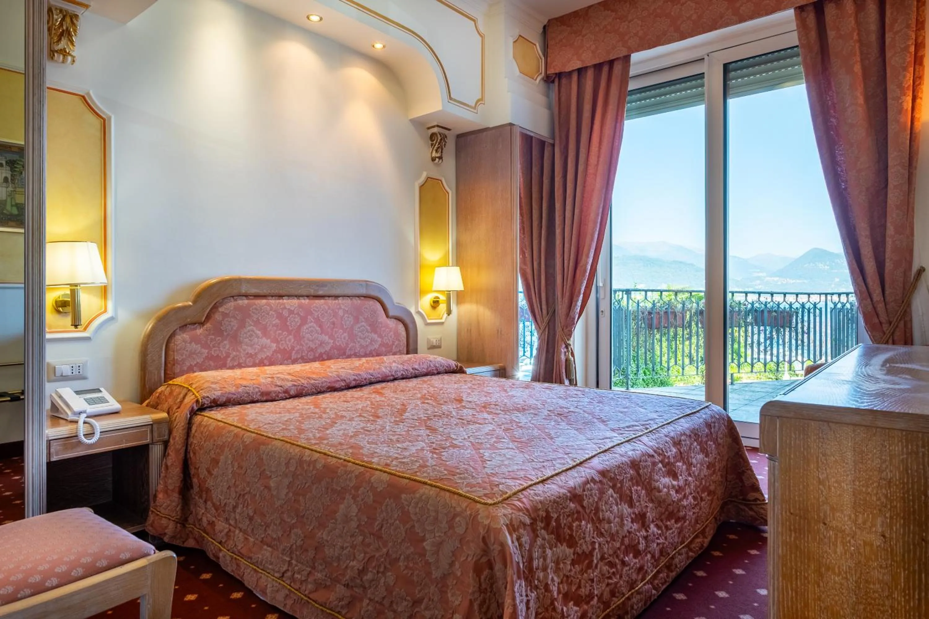 Bedroom, Bed in Hotel Astoria