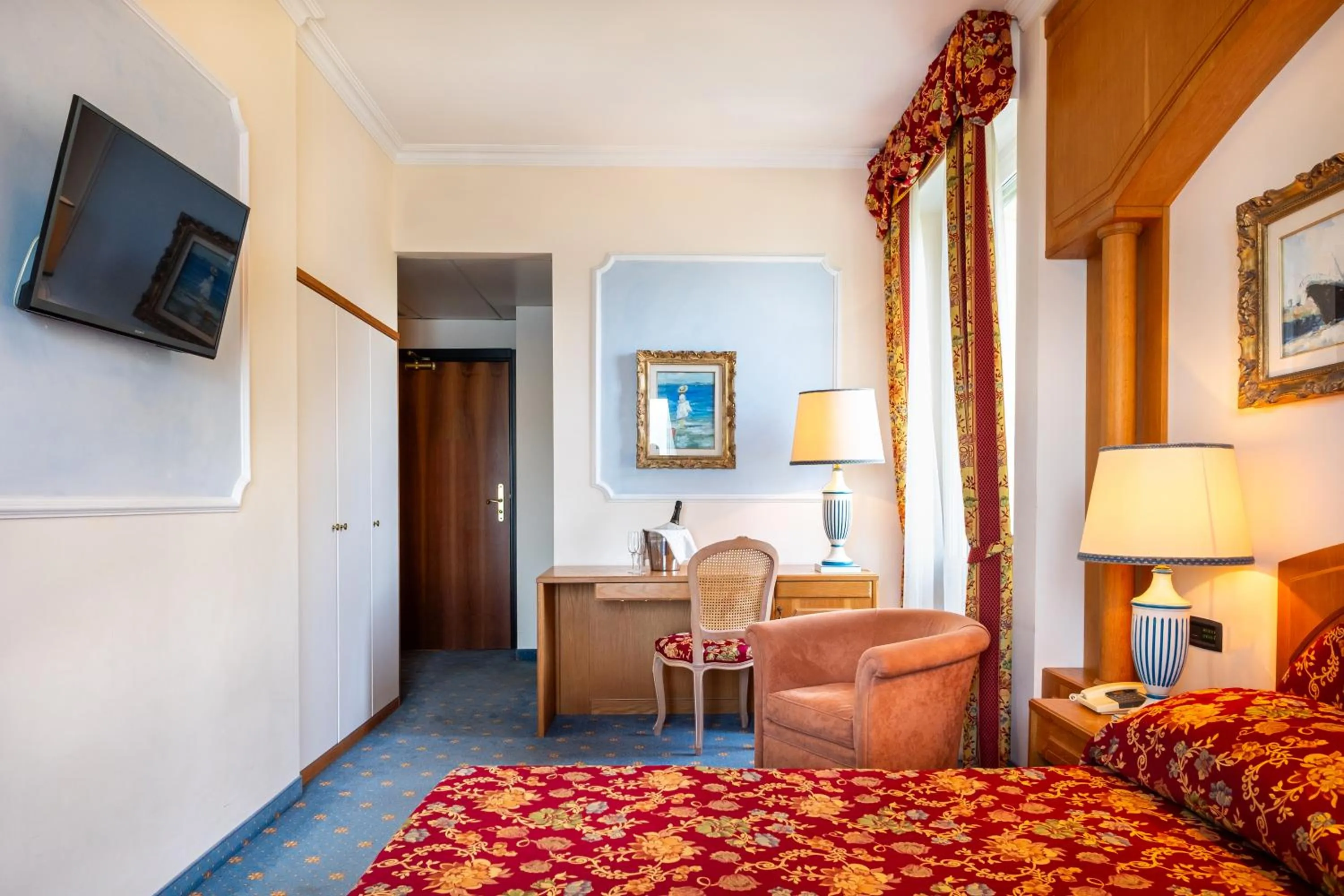 Bedroom, Bed in Hotel Astoria