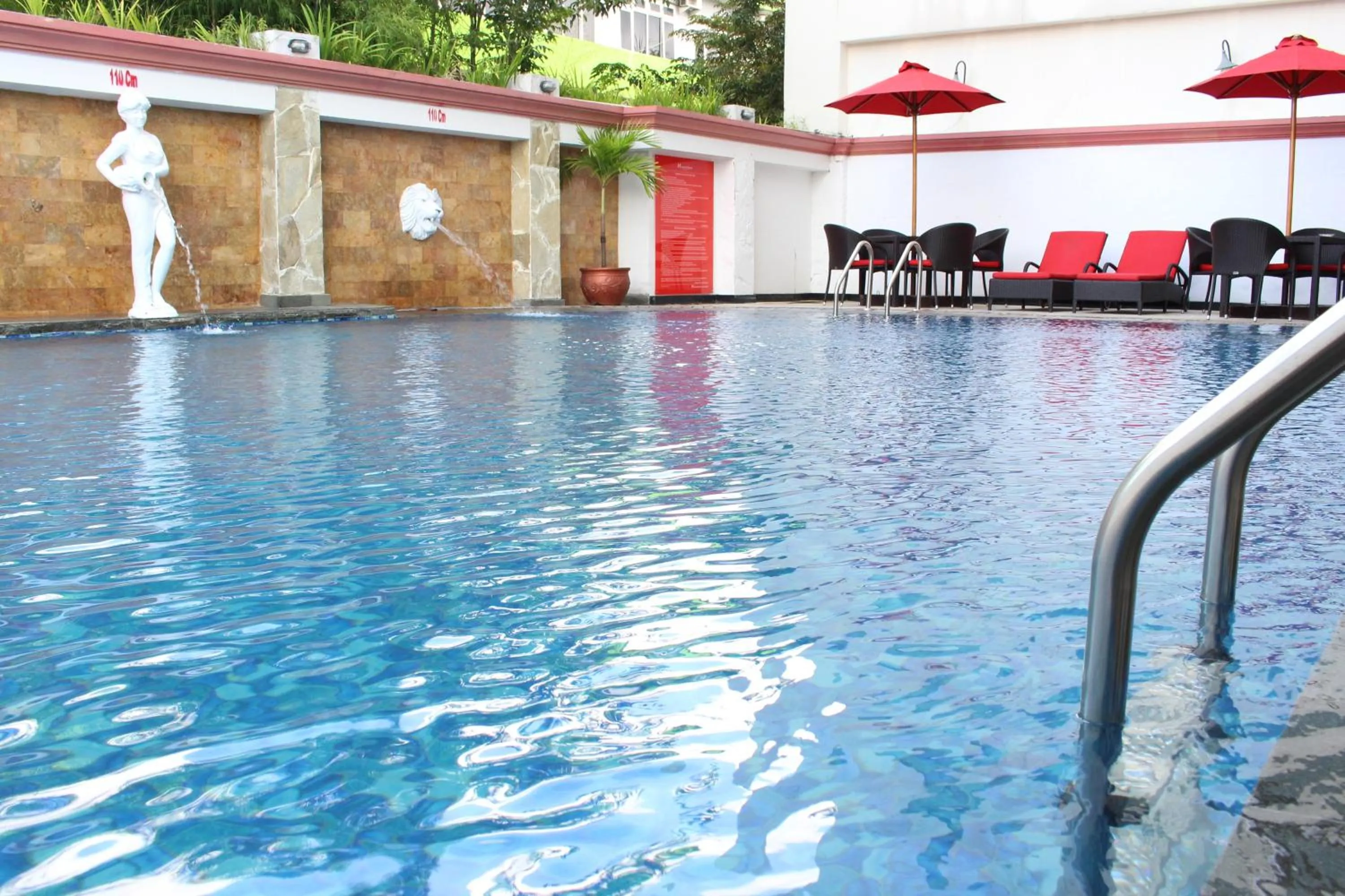 Swimming pool in Swiss-Belhotel Tarakan