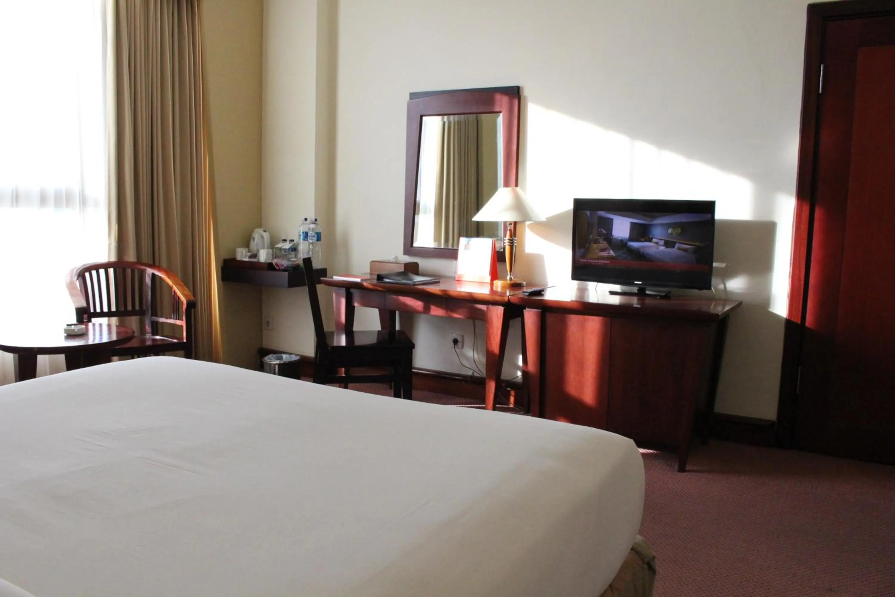 Bedroom, Bed in Swiss-Belhotel Tarakan