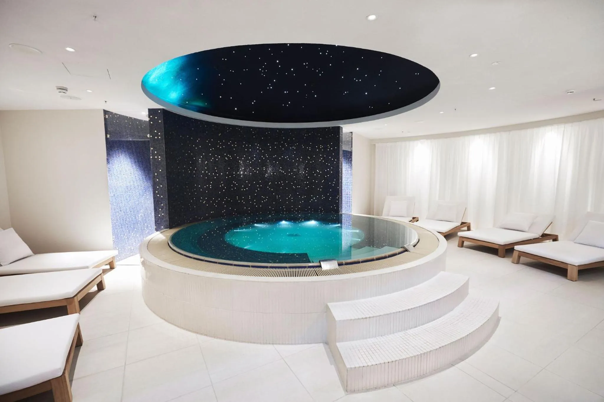 Swimming pool in Britannia Hotel