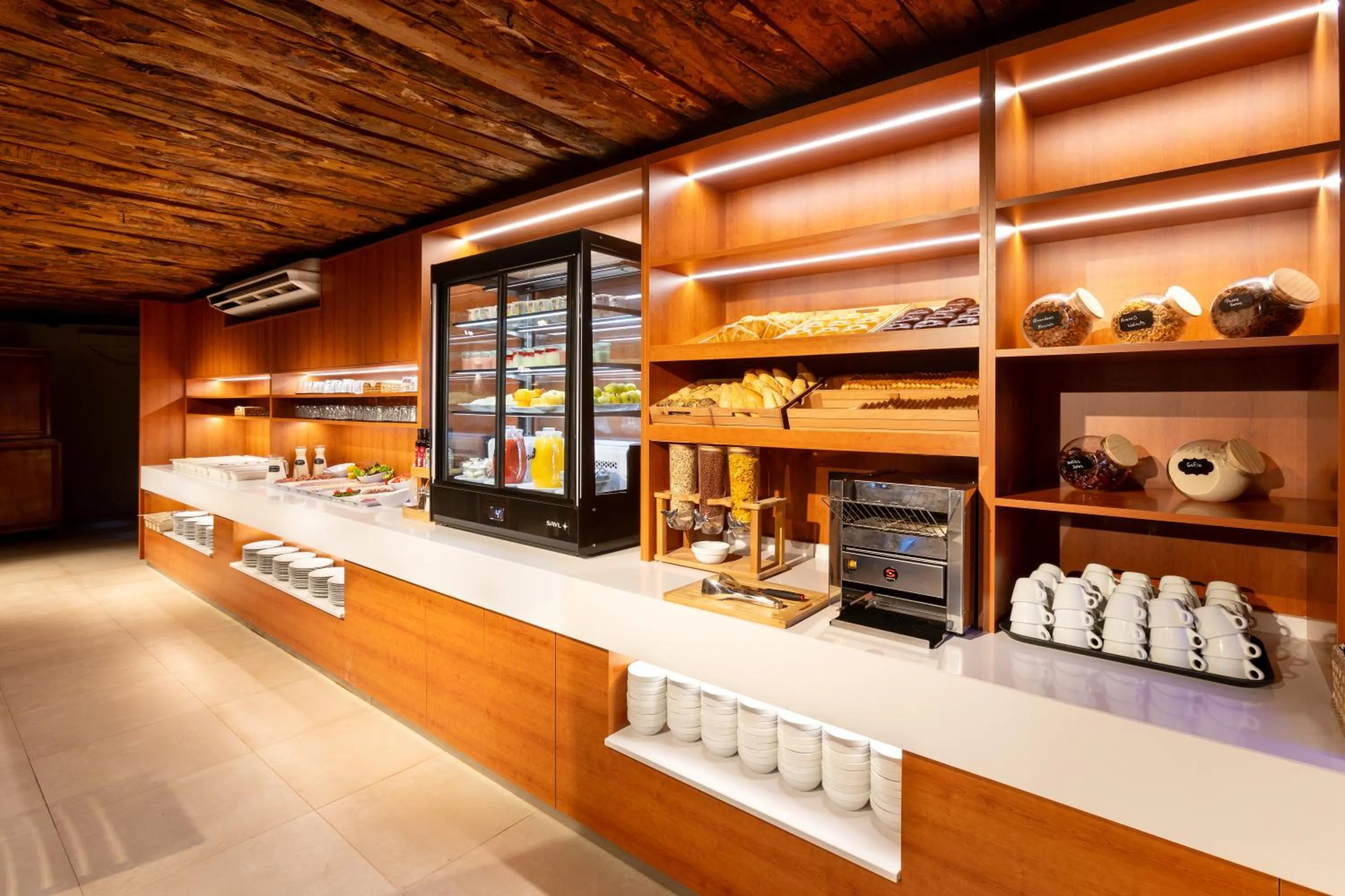 Coffee/tea facilities in Playa Surf CBbC Hotel