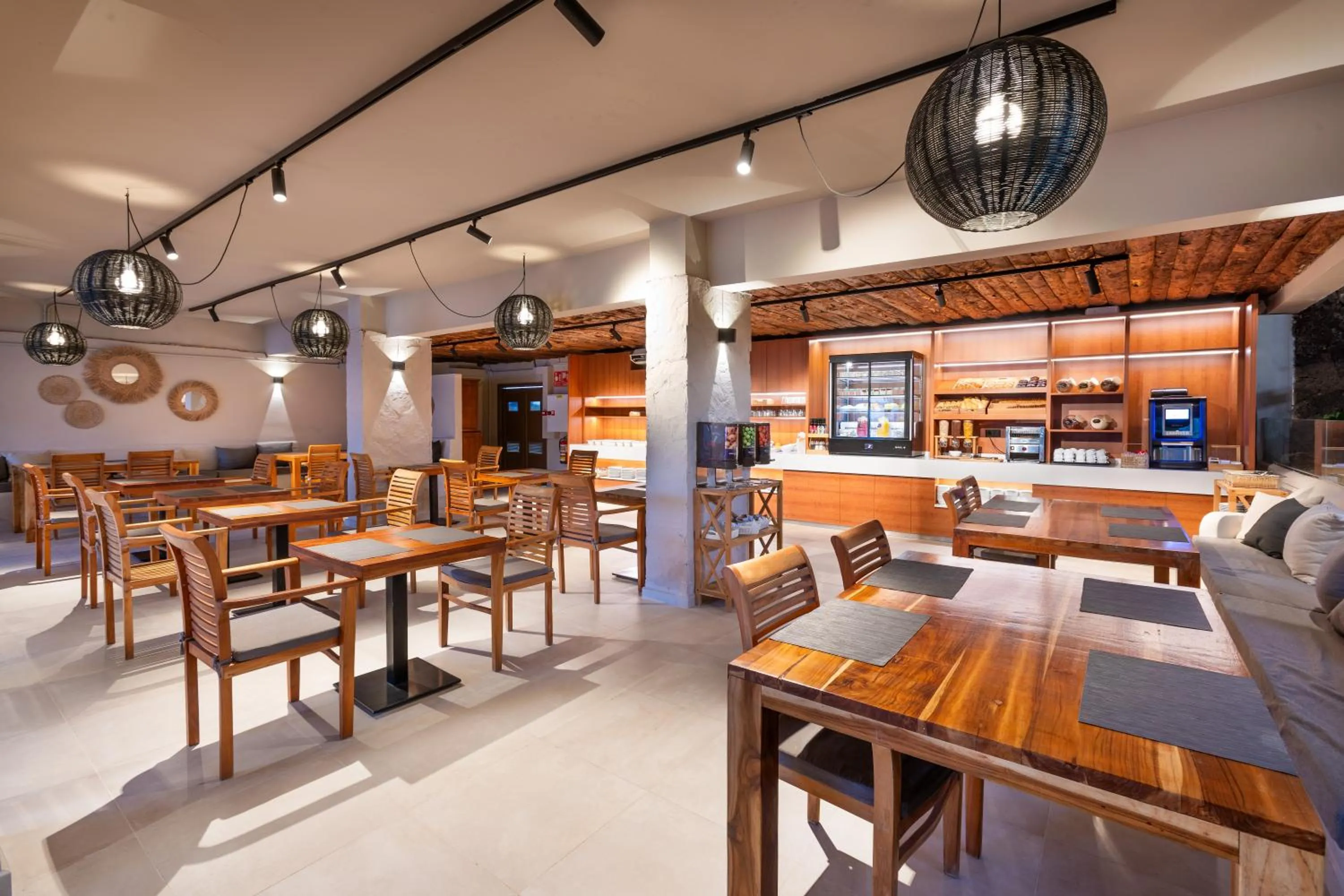 Restaurant/places to eat in Playa Surf CBbC Hotel