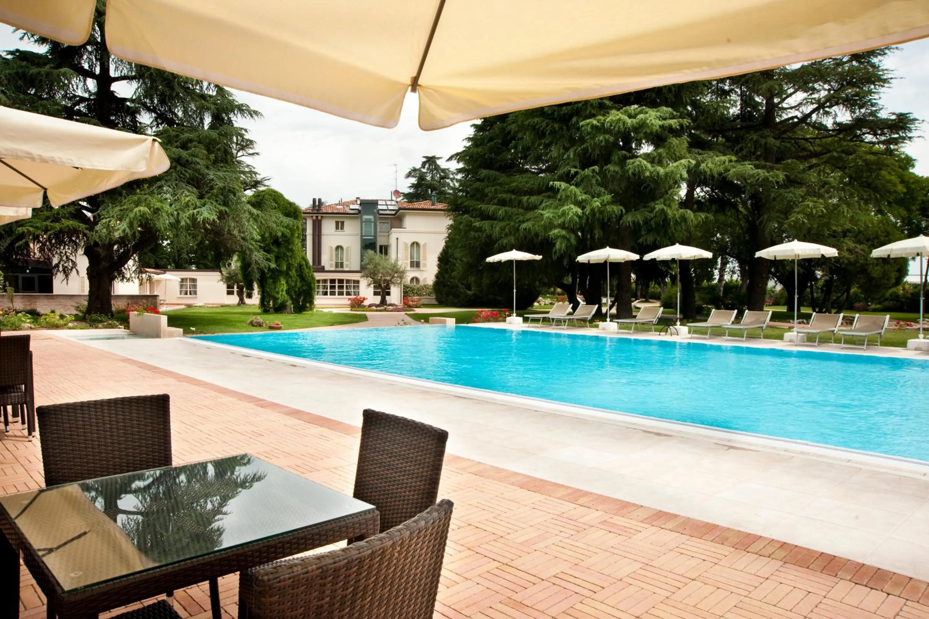 Swimming pool in Relais Villa Valfiore