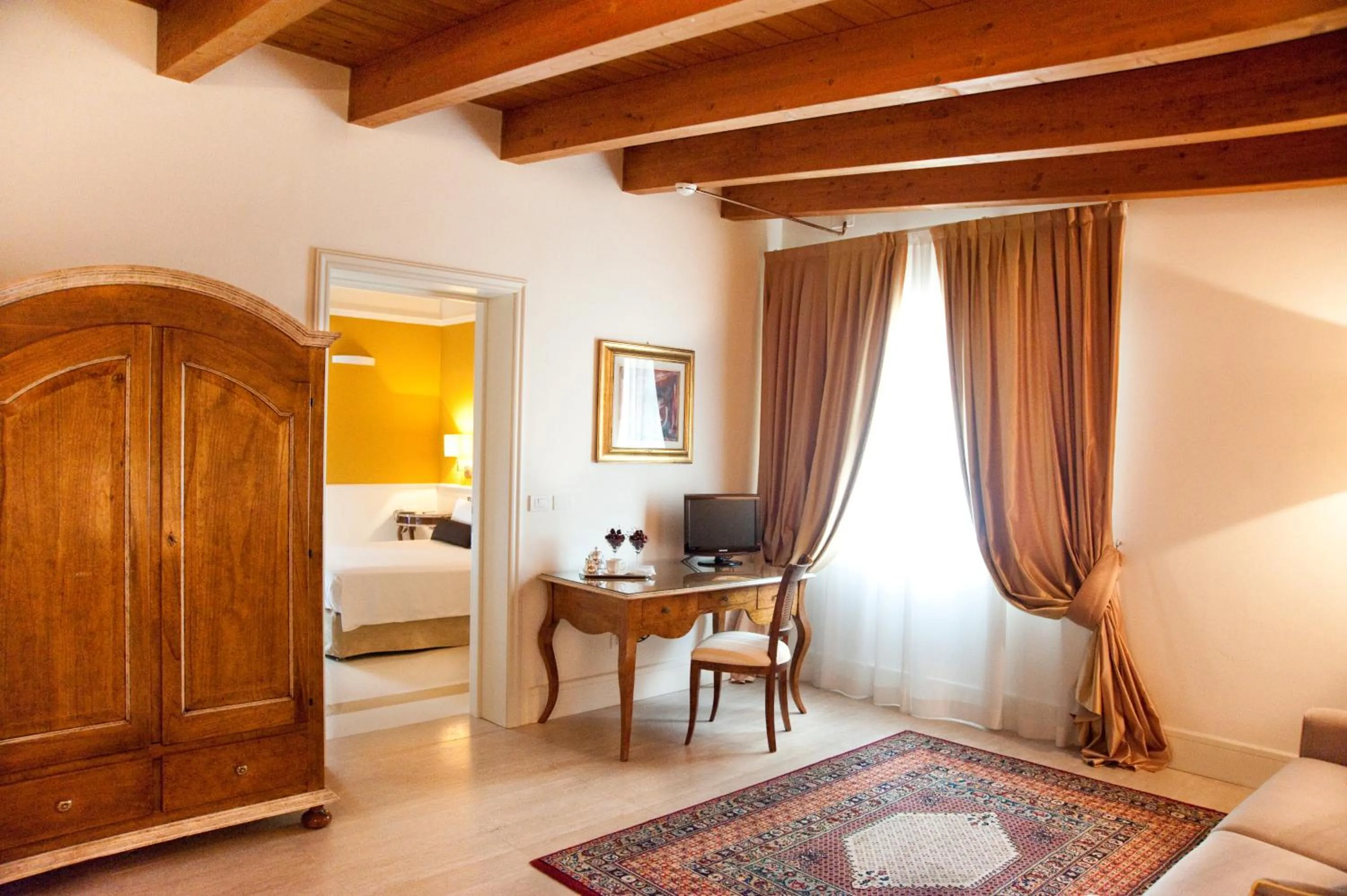 Living room, Bed in Relais Villa Valfiore