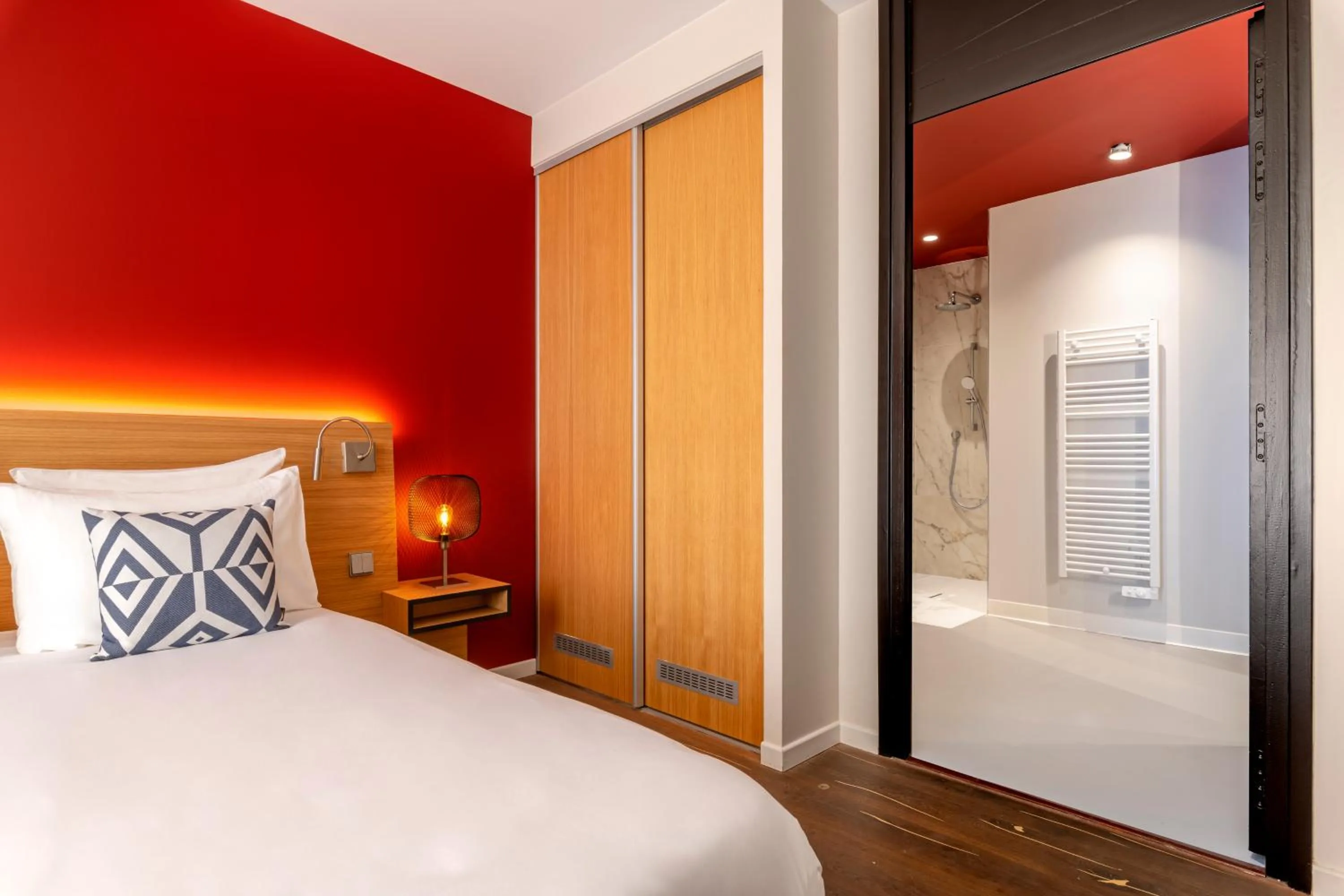 Photo of the whole room, Bed in Hotel Villa Koegui Biarritz