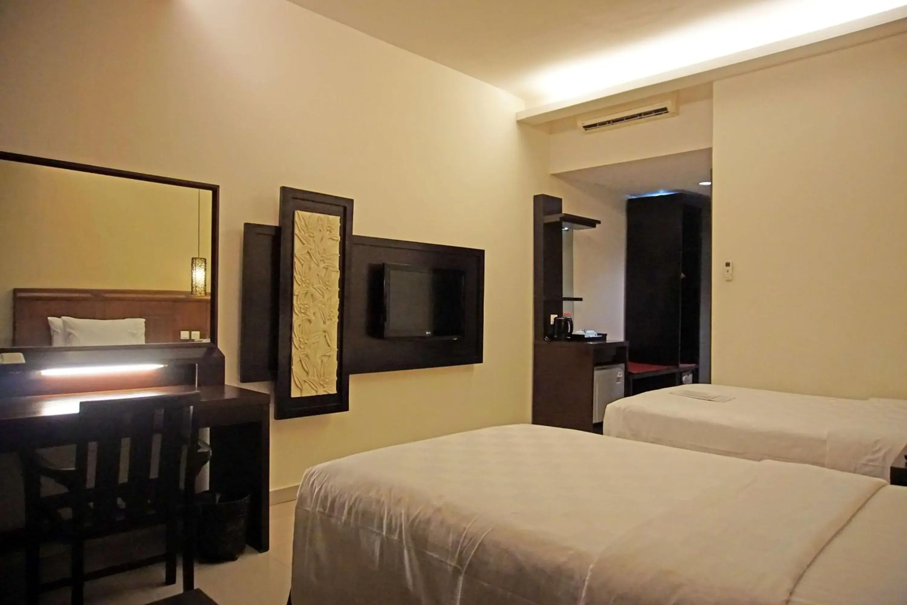Deluxe King Room with Garden View - Non-Smoking in Best Western Resort Kuta Deluxe King Room with Garden View - Non-Smoking in Best Western Resort Kuta