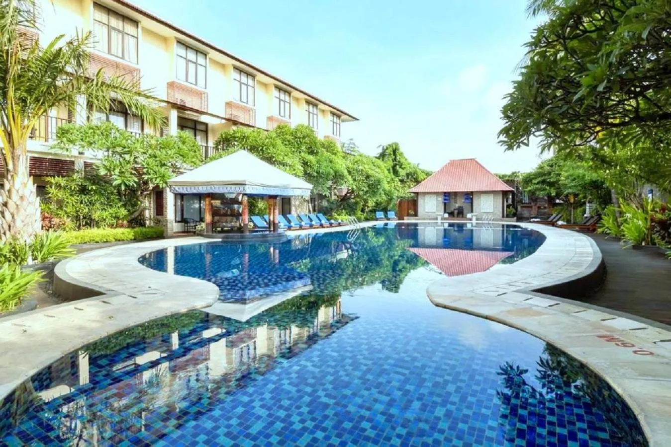 Swimming pool in Best Western Resort Kuta