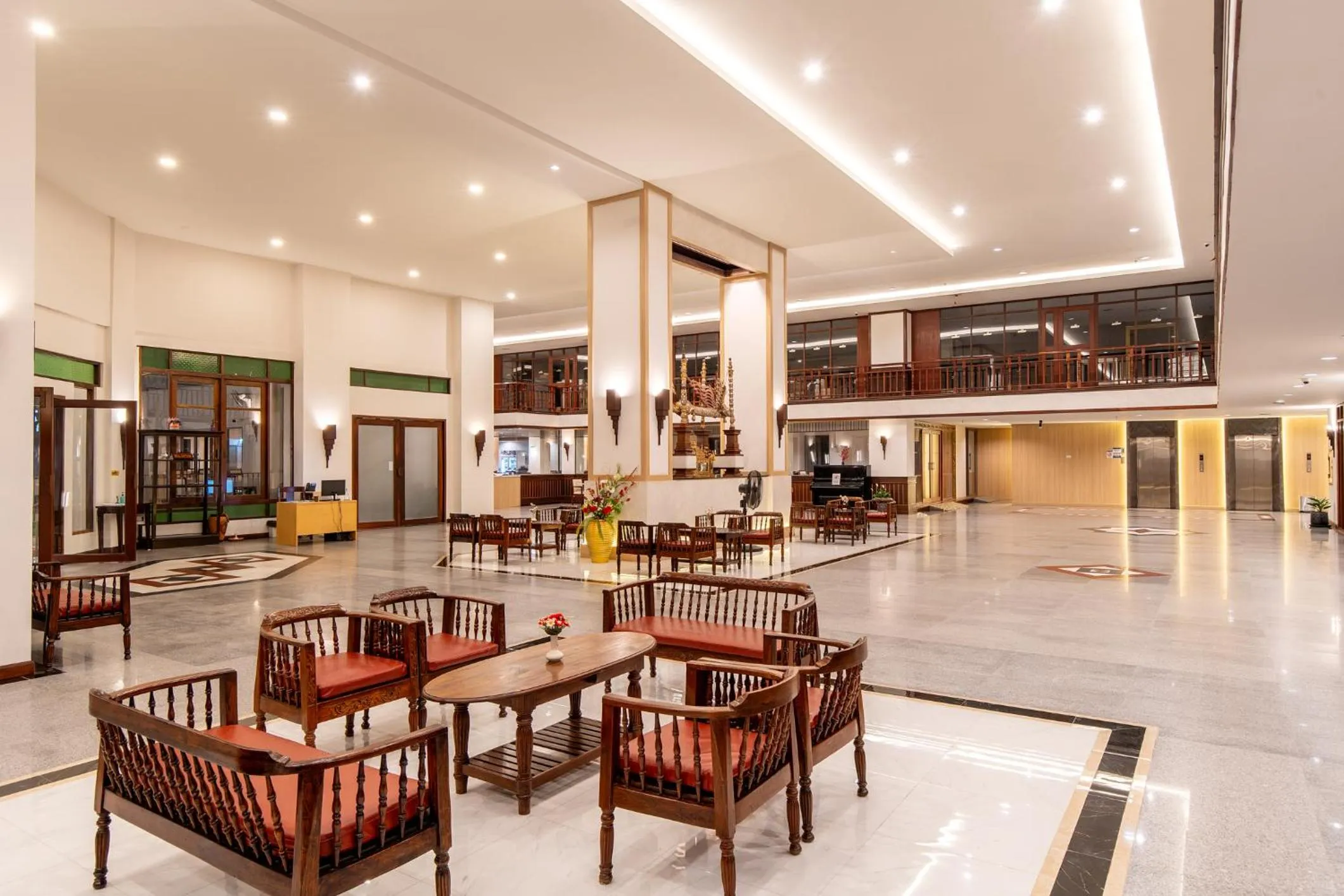 Lobby or reception in Jomtien Thani Hotel