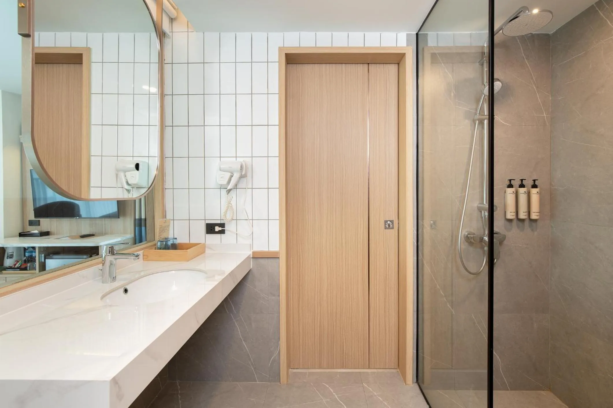 Shower in Jomtien Thani Hotel