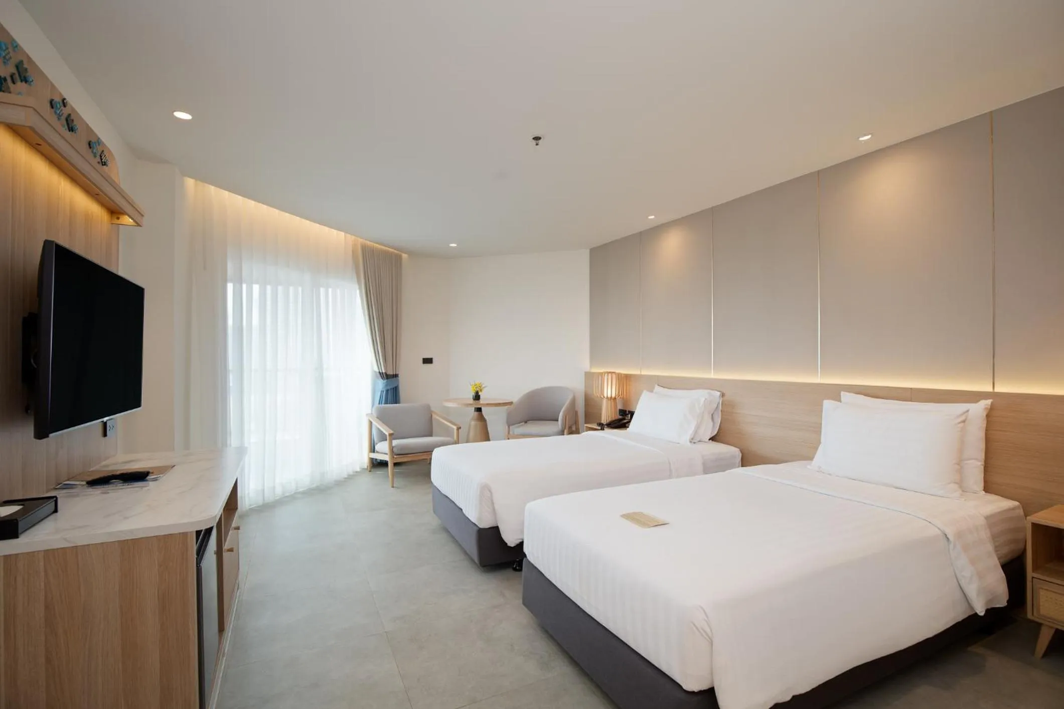 Photo of the whole room, Bed in Jomtien Thani Hotel