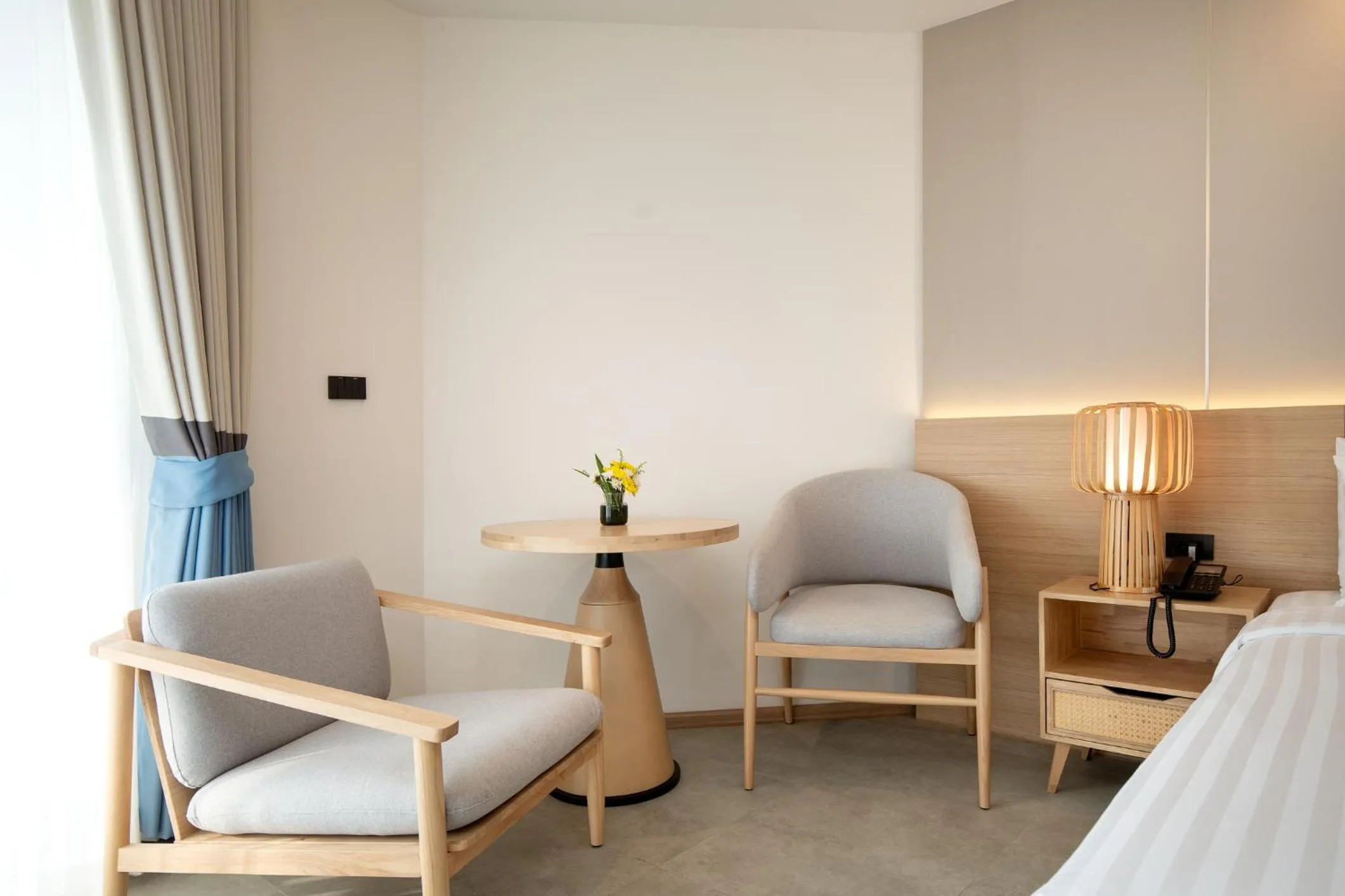 Seating area, Bed in Jomtien Thani Hotel