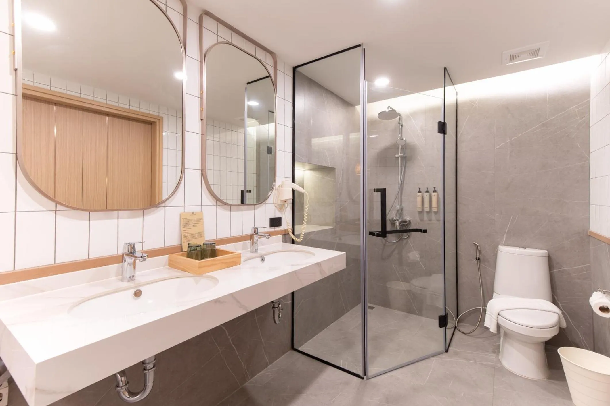 Shower in Jomtien Thani Hotel