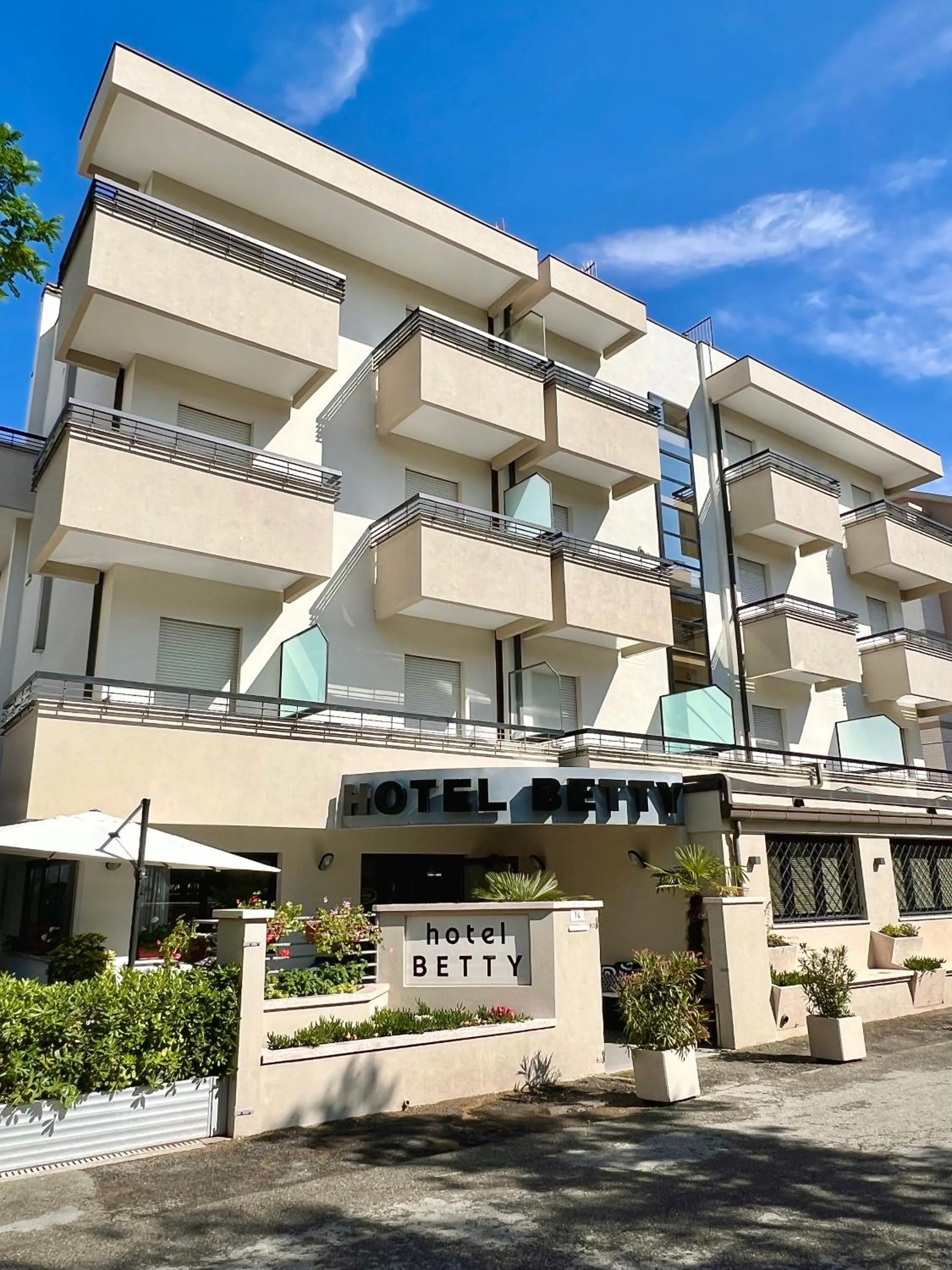 Property building in Hotel Betty Personal Style and Beach Village