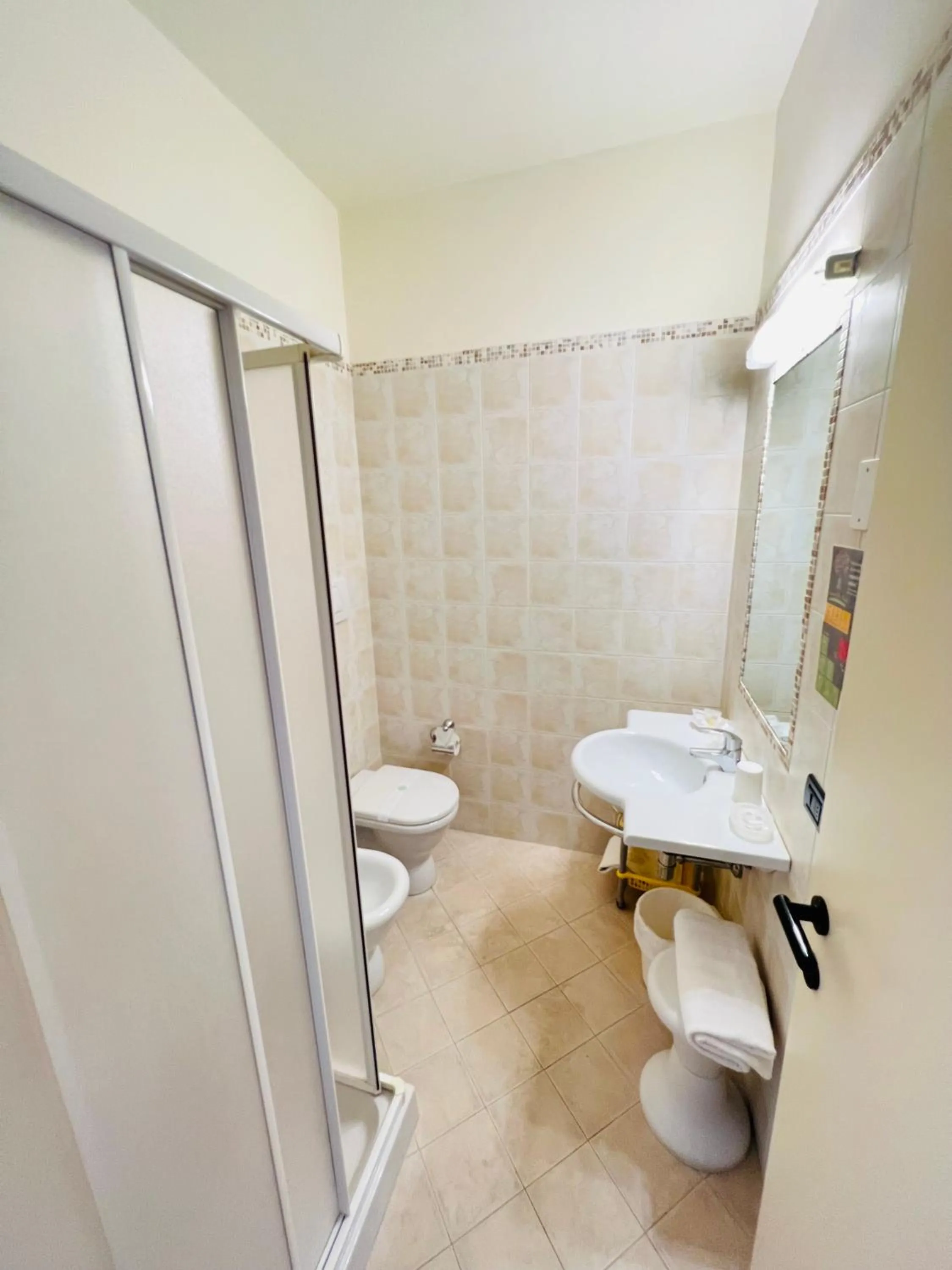 Shower in Hotel Betty Personal Style and Beach Village