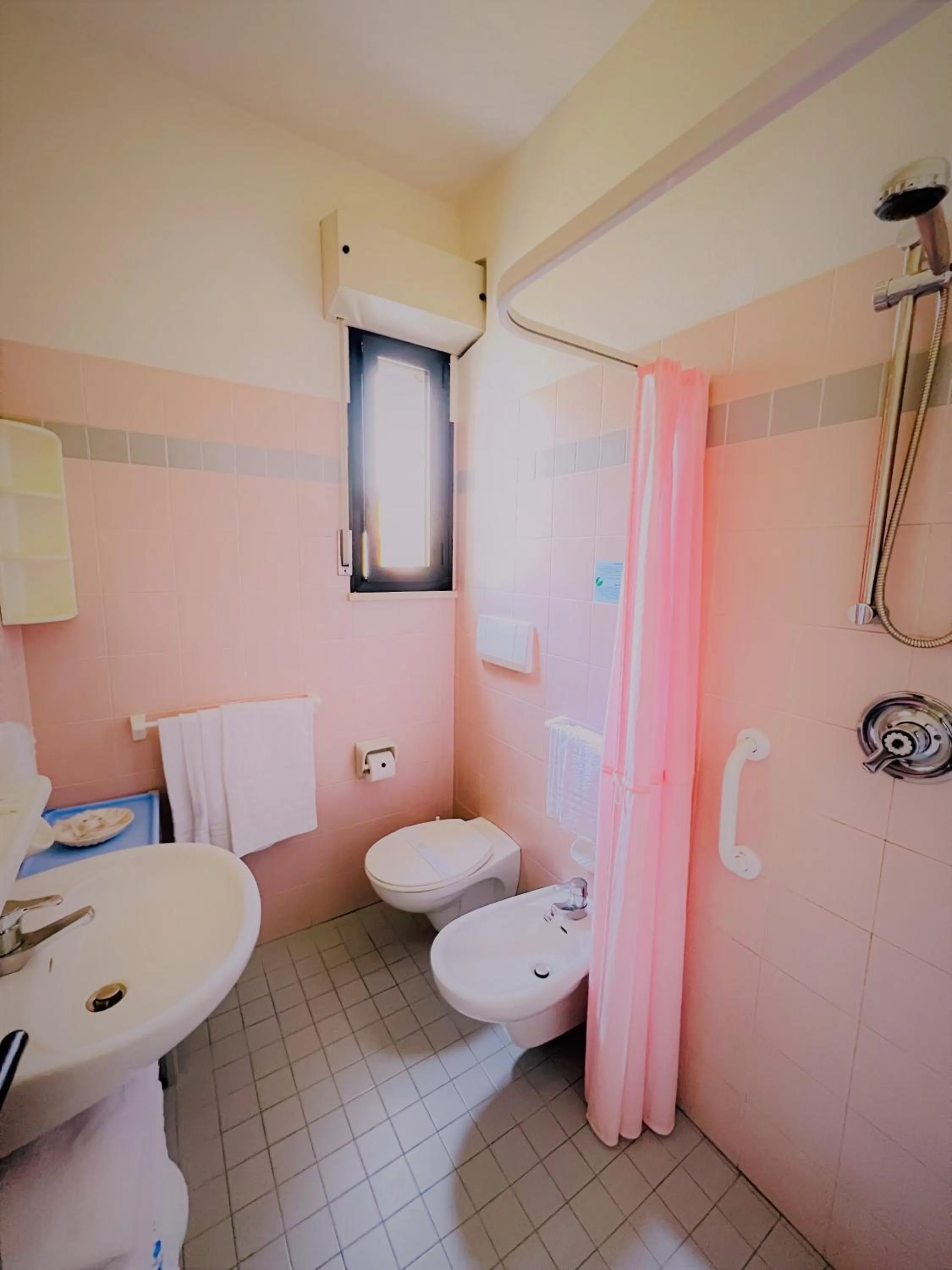 Shower in Hotel Betty Personal Style and Beach Village