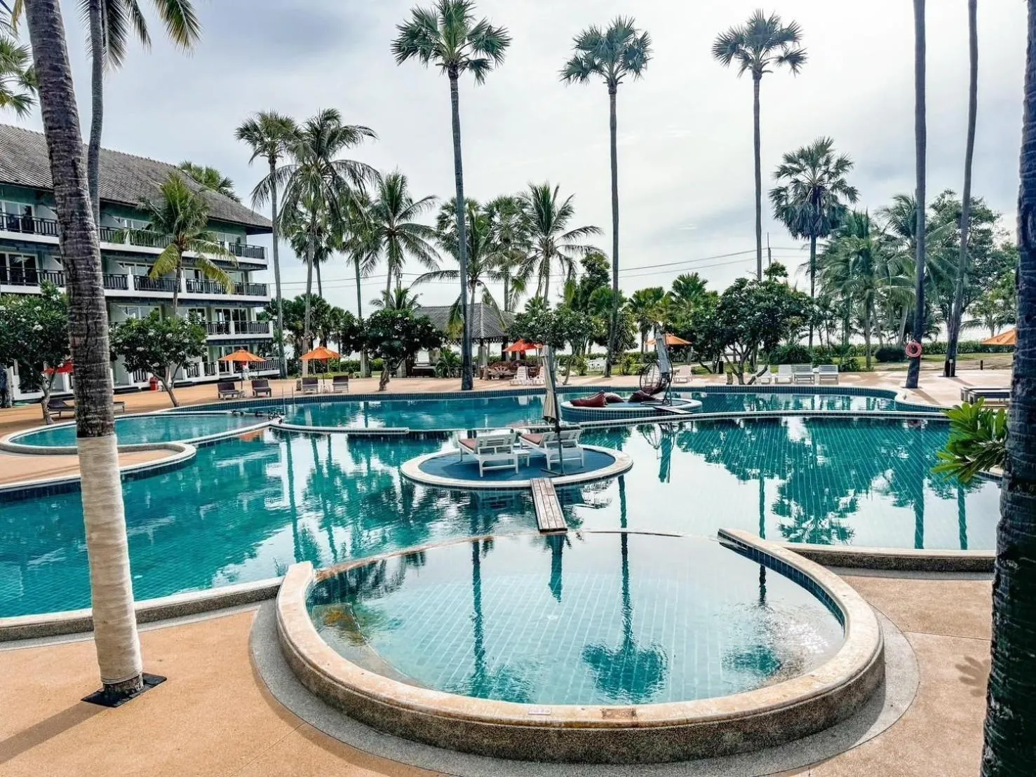 Swimming pool in Pattawia Resort & Spa, Pranburi