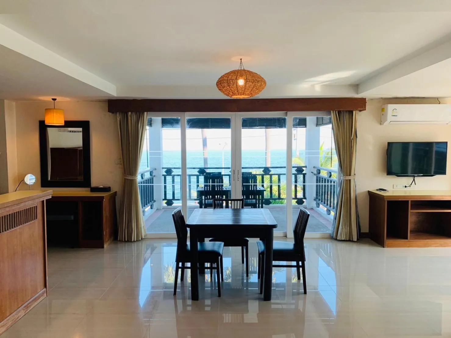 TV and multimedia in Pattawia Resort & Spa, Pranburi