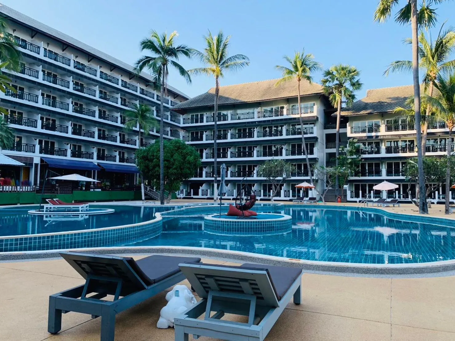 Swimming pool in Pattawia Resort & Spa, Pranburi