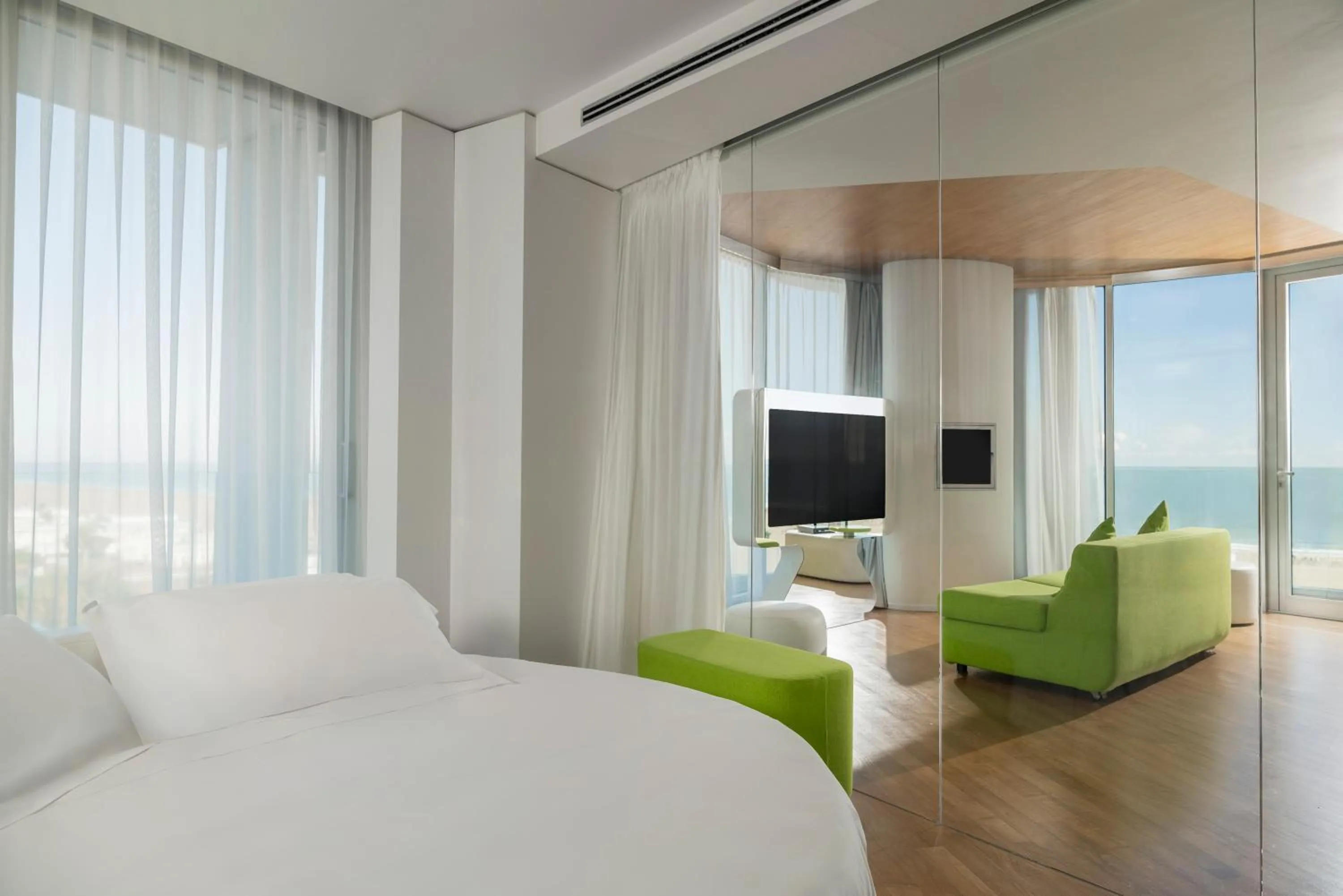 Bedroom, Bed in i-Suite Hotel