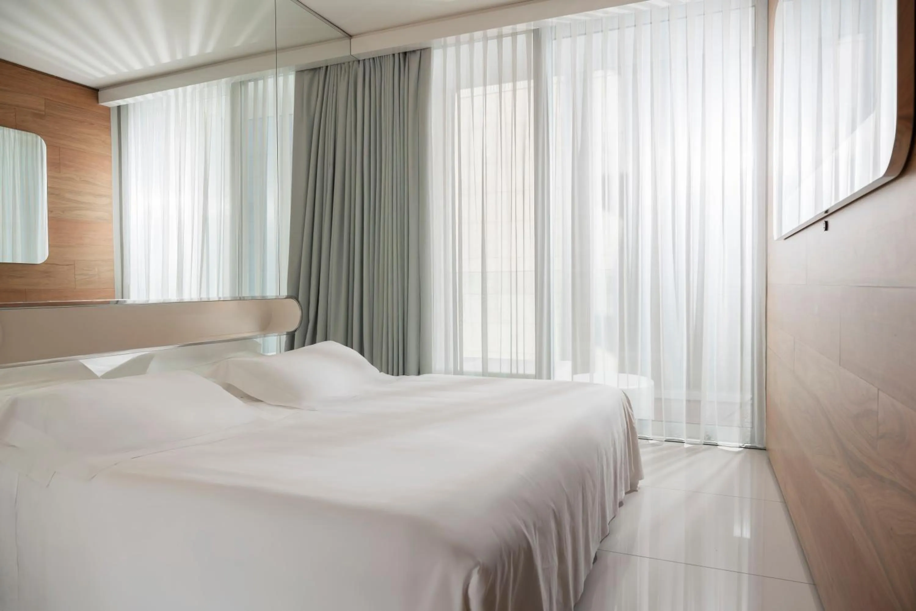 Bedroom, Bed in i-Suite Hotel