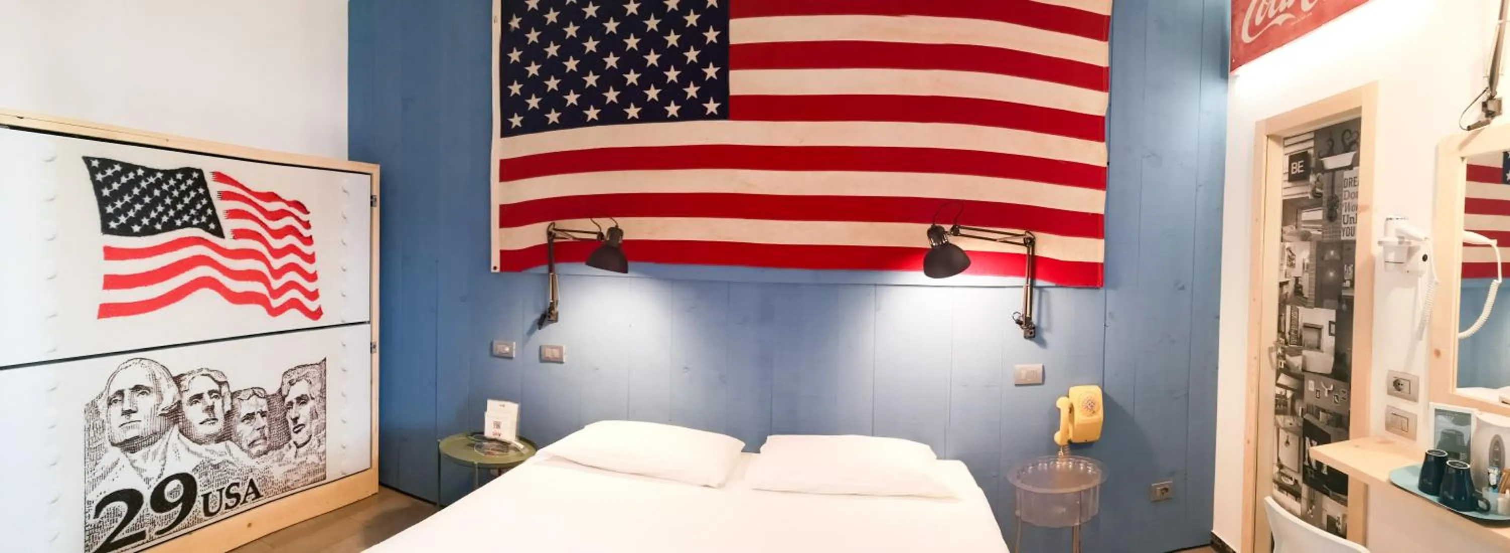 Photo of the whole room, Bed in Hotel Perla - The storyhoteller