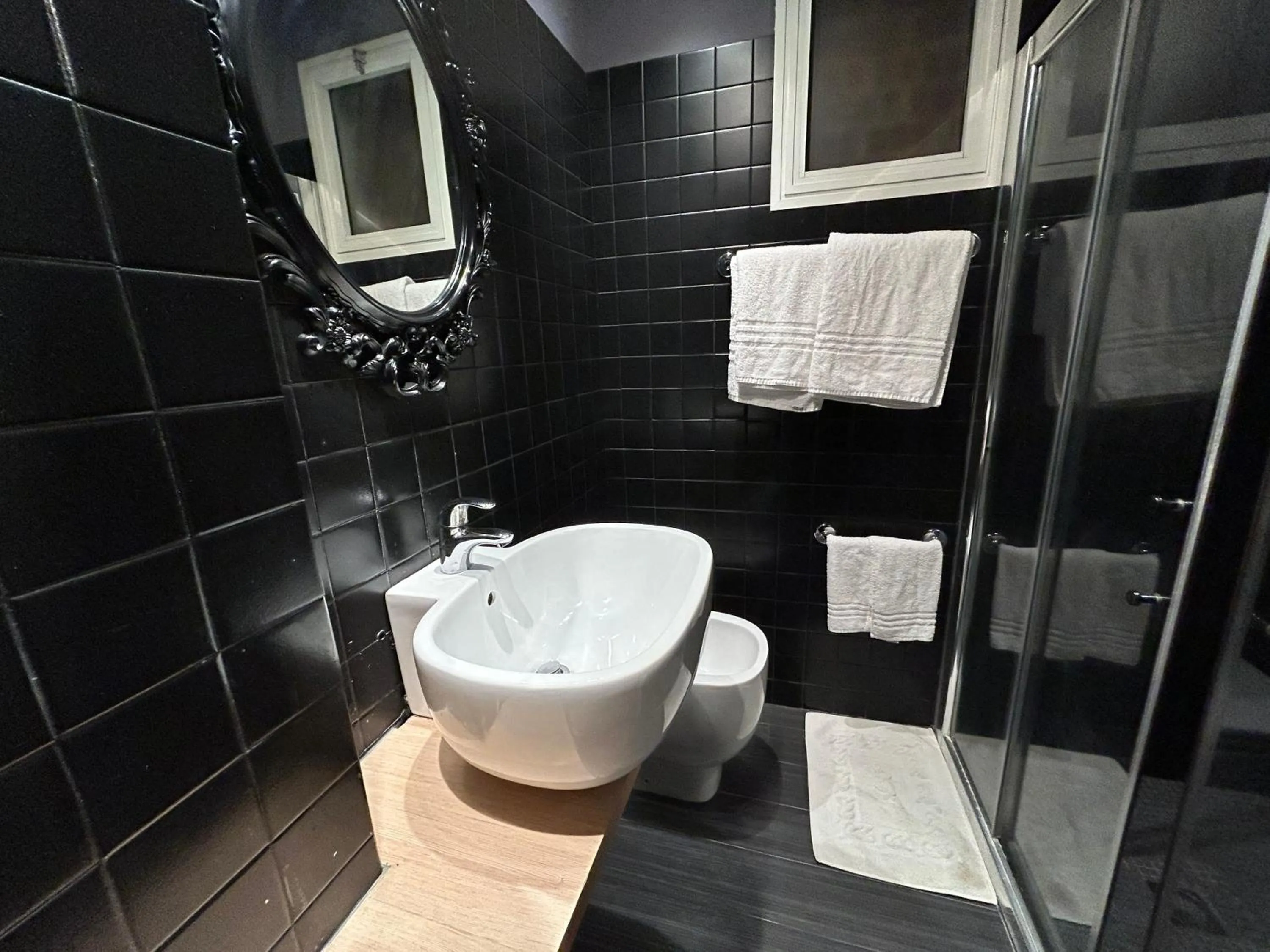 Shower in Hotel Perla - The storyhoteller