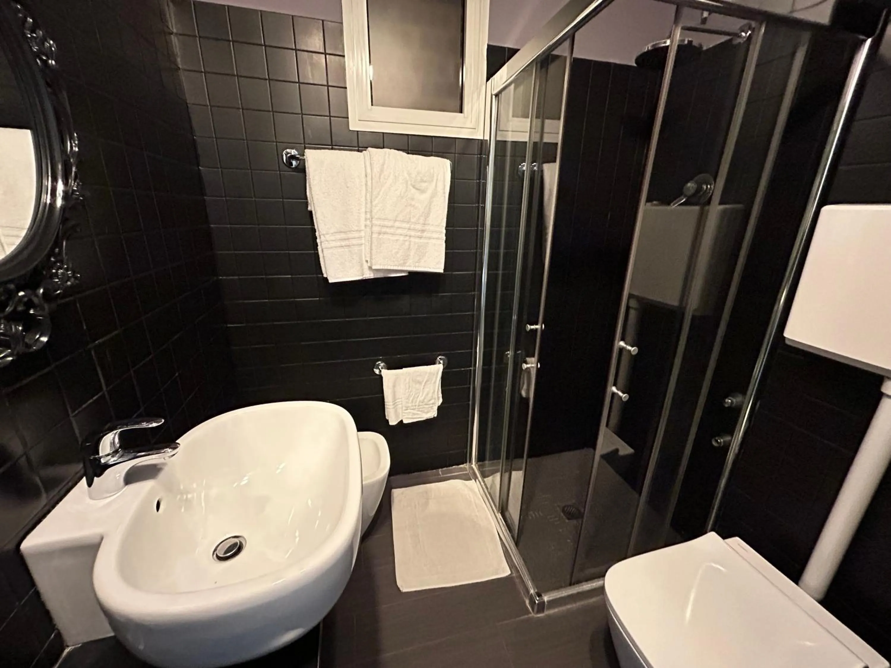 Bathroom in Hotel Perla - The storyhoteller