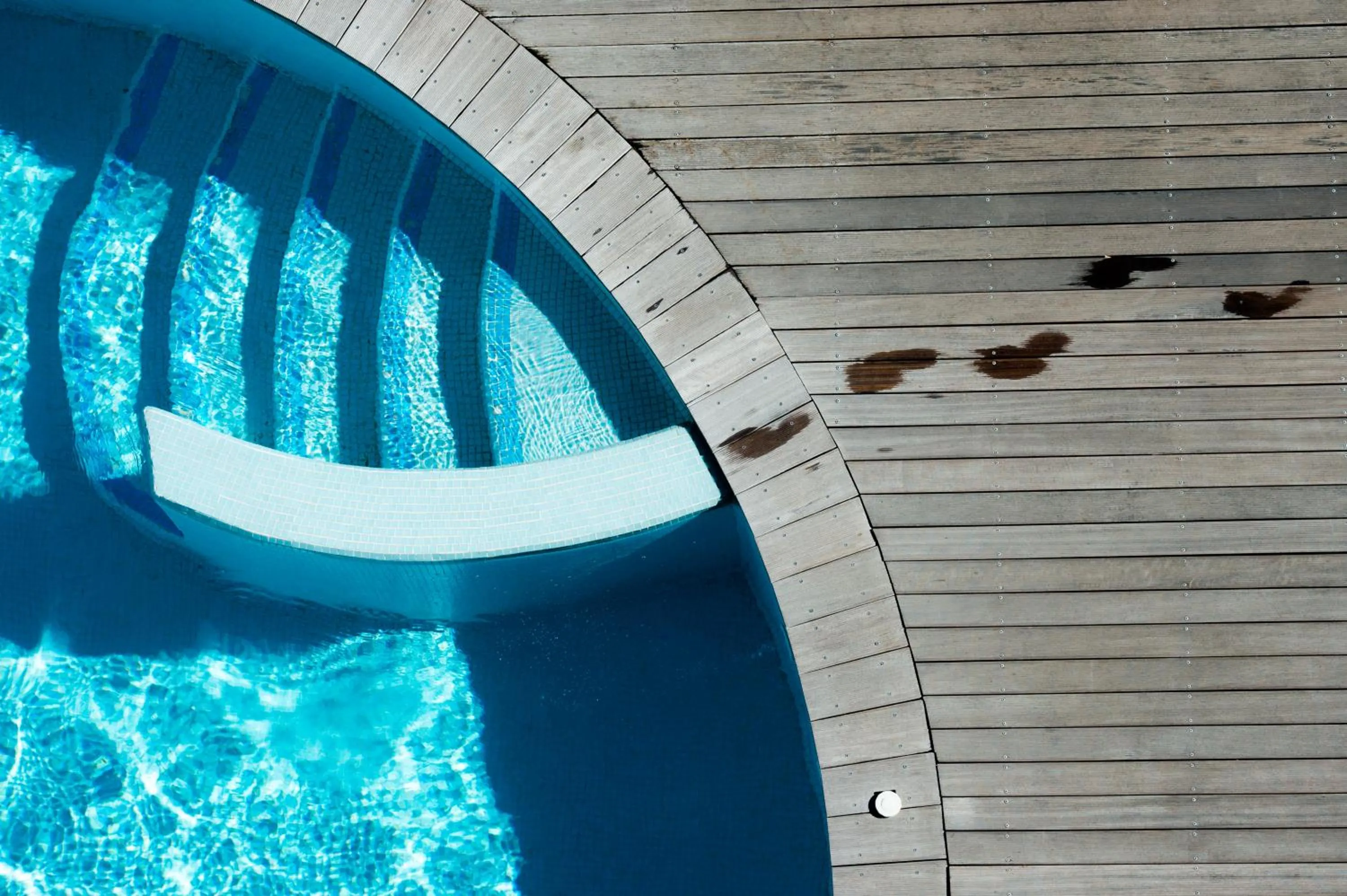 Pool view in Hotel Perla - The storyhoteller