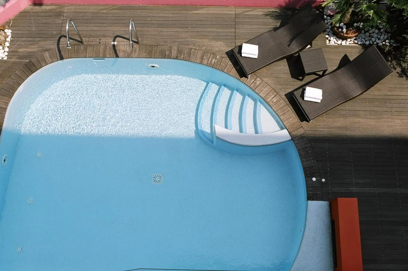 Swimming pool in Hotel Perla - The storyhoteller